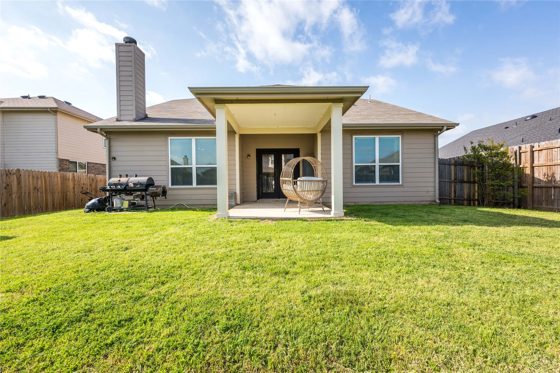 Single Family Residence For Sale in Denton County , 1627 Kawati Way, Krum, Texas 76249, 3 Bedroom, 3 Bathroom, 2 Garage spaces, 2,569 Sqft, built in 2013, Preowned, mls#21210625, Real Estate Agent in Krum, Homes For Sale in Denton county, Homes For Sale in Krum, Realtor in Krum Texas, Real Estate Brokerage Independent Realty Texas, Luminita Cordes Realtor