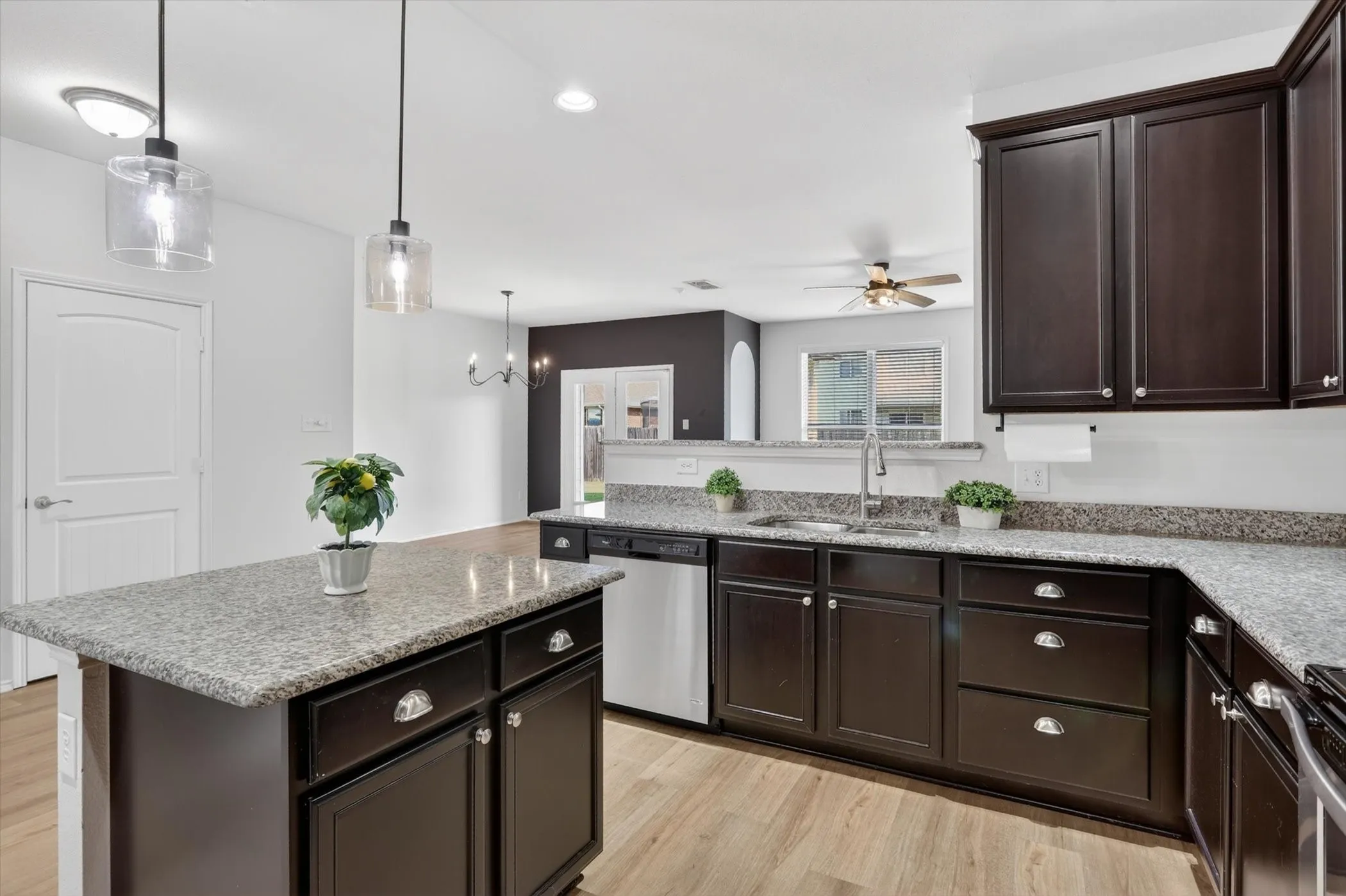 Single Family Residence For Sale in Denton County , 1627 Kawati Way, Krum, Texas 76249, 3 Bedroom, 3 Bathroom, 2 Garage spaces, 2,569 Sqft, built in 2013, Preowned, mls#21210625, Real Estate Agent in Krum, Homes For Sale in Denton county, Homes For Sale in Krum, Realtor in Krum Texas, Real Estate Brokerage Independent Realty Texas, Luminita Cordes Realtor