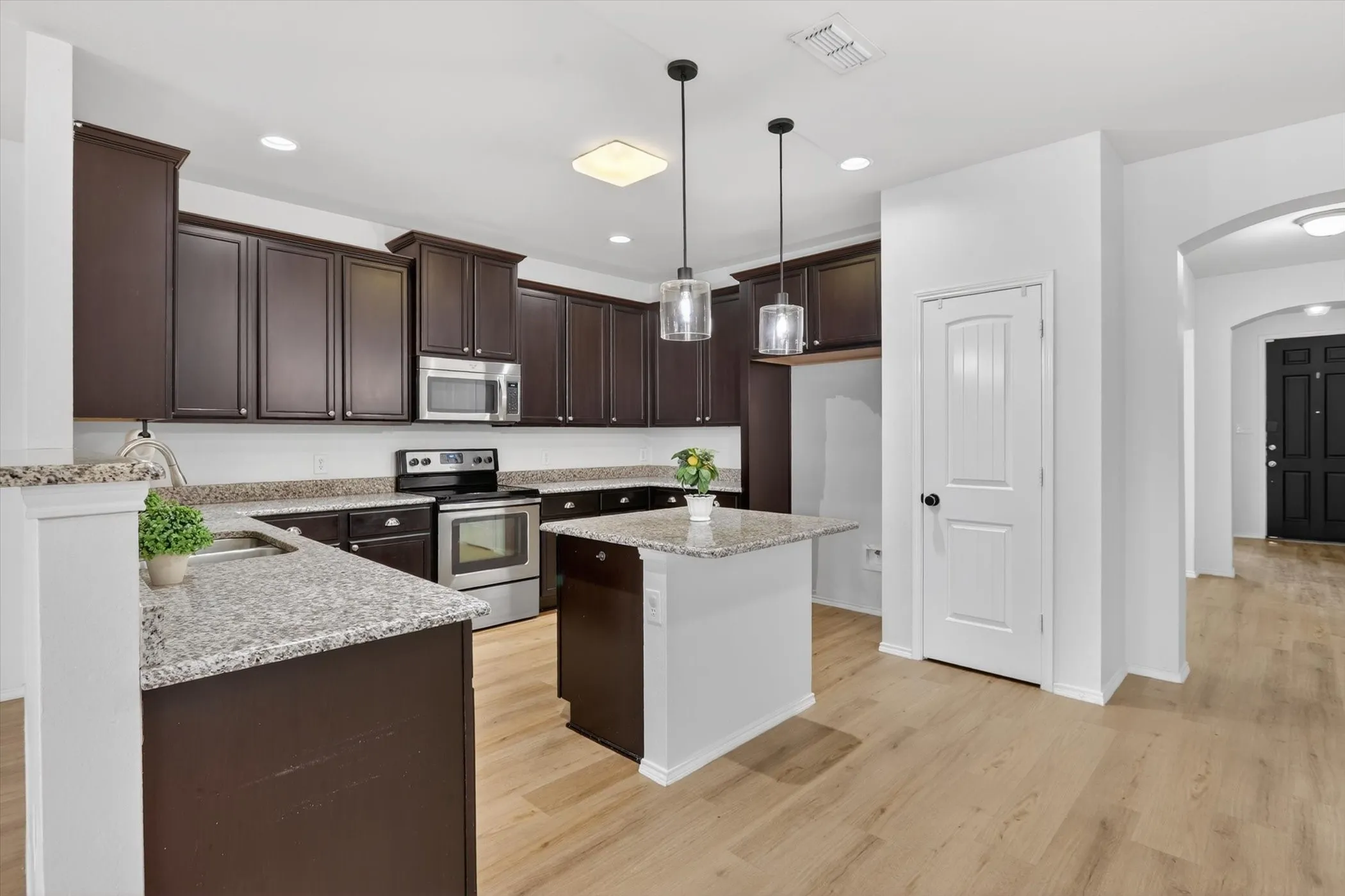 Single Family Residence For Sale in Denton County , 1627 Kawati Way, Krum, Texas 76249, 3 Bedroom, 3 Bathroom, 2 Garage spaces, 2,569 Sqft, built in 2013, Preowned, mls#21210625, Real Estate Agent in Krum, Homes For Sale in Denton county, Homes For Sale in Krum, Realtor in Krum Texas, Real Estate Brokerage Independent Realty Texas, Luminita Cordes Realtor