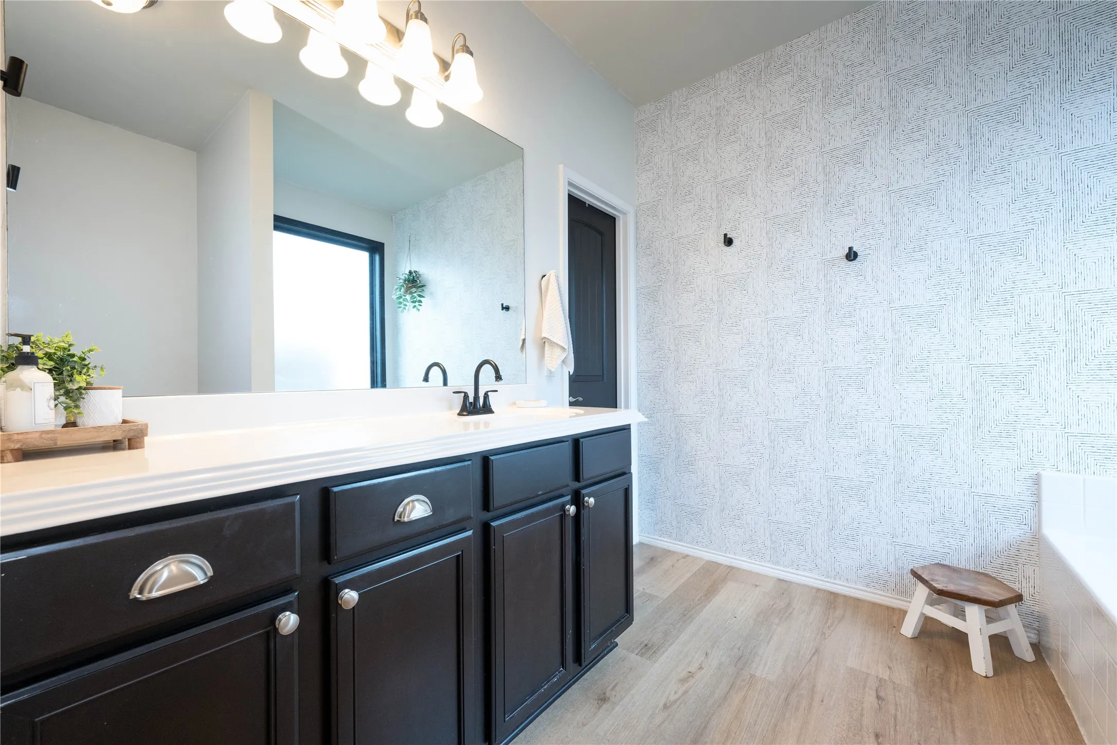 Single Family Residence For Sale in Denton County , 1627 Kawati Way, Krum, Texas 76249, 3 Bedroom, 3 Bathroom, 2 Garage spaces, 2,569 Sqft, built in 2013, Preowned, mls#21210625, Real Estate Agent in Krum, Homes For Sale in Denton county, Homes For Sale in Krum, Realtor in Krum Texas, Real Estate Brokerage Independent Realty Texas, Luminita Cordes Realtor