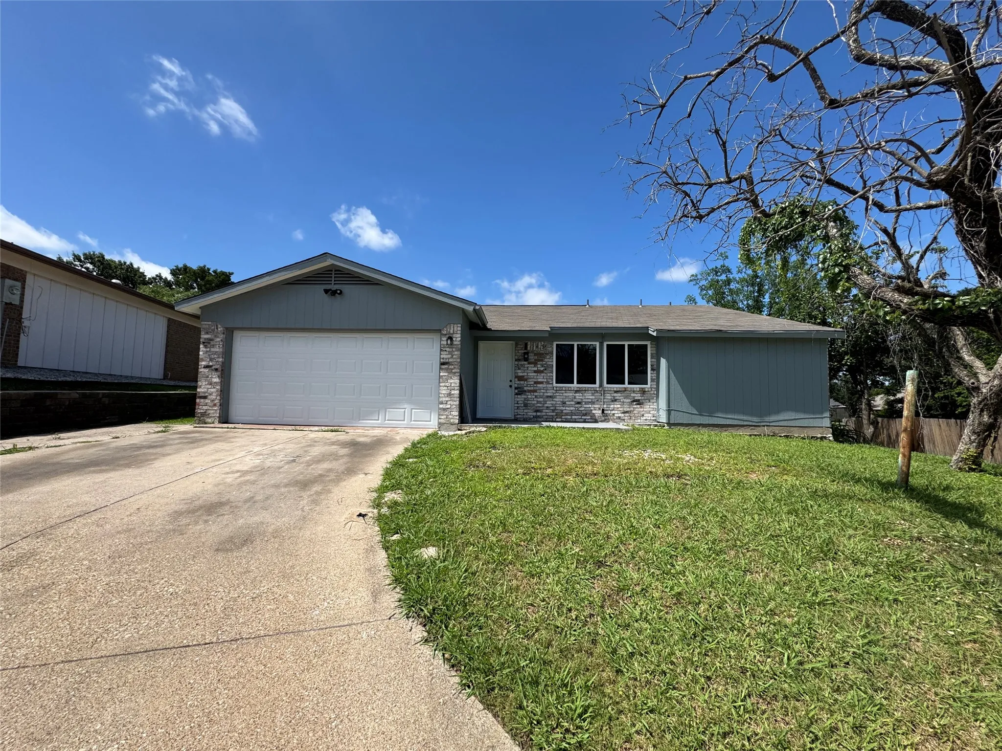Single Family Residence For Sale in Dallas County , 3217 Mahan Circle, Mesquite, Texas 75149, 3 Bedroom, 2 Bathroom, 2 Garage spaces, 1,720 Sqft, built in 1984, Preowned, Price $271,999, mls#21214794, Real Estate Agent in Mesquite, Homes For Sale in Dallas county, Homes For Sale in Mesquite, Realtor in Mesquite Texas, Real Estate Brokerage Independent Realty Texas, Luminita Cordes Realtor