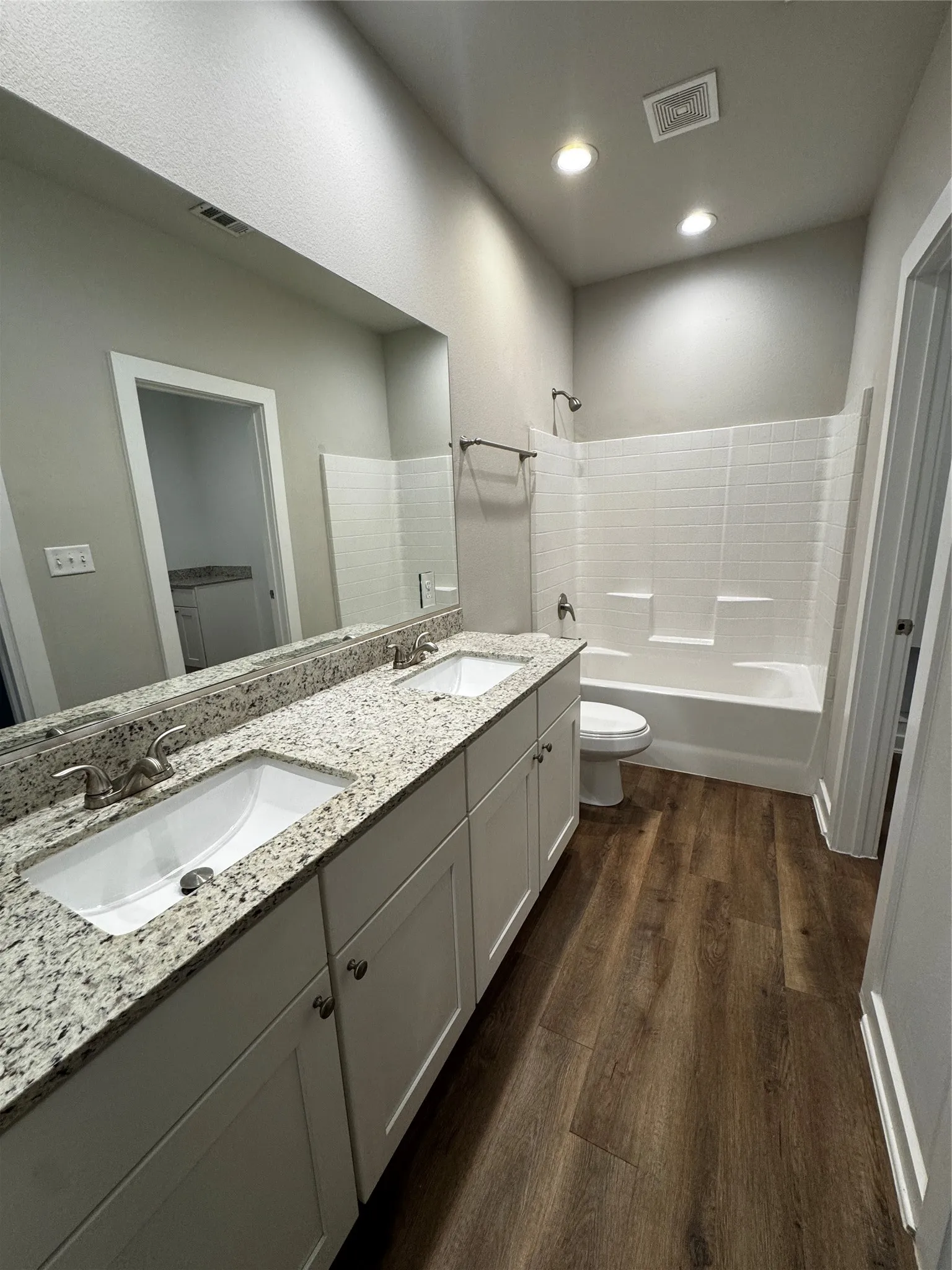 Single Family Residence For Sale in Navarro County , 3828 Skylane Avenue, Corsicana, Texas 75110, 3 Bedroom, 2 Bathroom, 2 Garage spaces, 1,401 Sqft, built in 2022, Preowned, mls#21210213, Real Estate Agent in Corsicana, Homes For Sale in Navarro county, Homes For Sale in Corsicana, Realtor in Corsicana Texas, Real Estate Brokerage Independent Realty Texas, Luminita Cordes Realtor