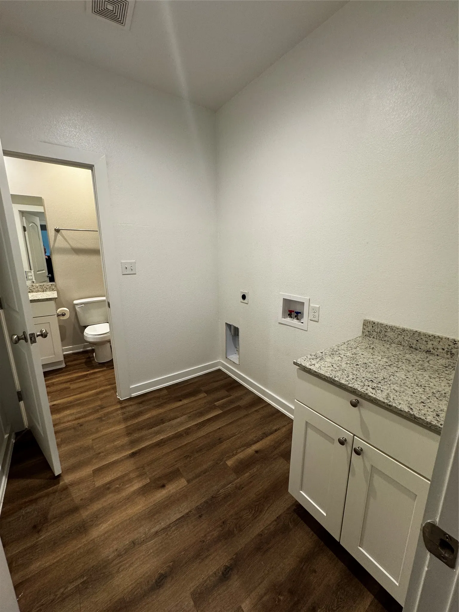 Single Family Residence For Sale in Navarro County , 3828 Skylane Avenue, Corsicana, Texas 75110, 3 Bedroom, 2 Bathroom, 2 Garage spaces, 1,401 Sqft, built in 2022, Preowned, mls#21210213, Real Estate Agent in Corsicana, Homes For Sale in Navarro county, Homes For Sale in Corsicana, Realtor in Corsicana Texas, Real Estate Brokerage Independent Realty Texas, Luminita Cordes Realtor