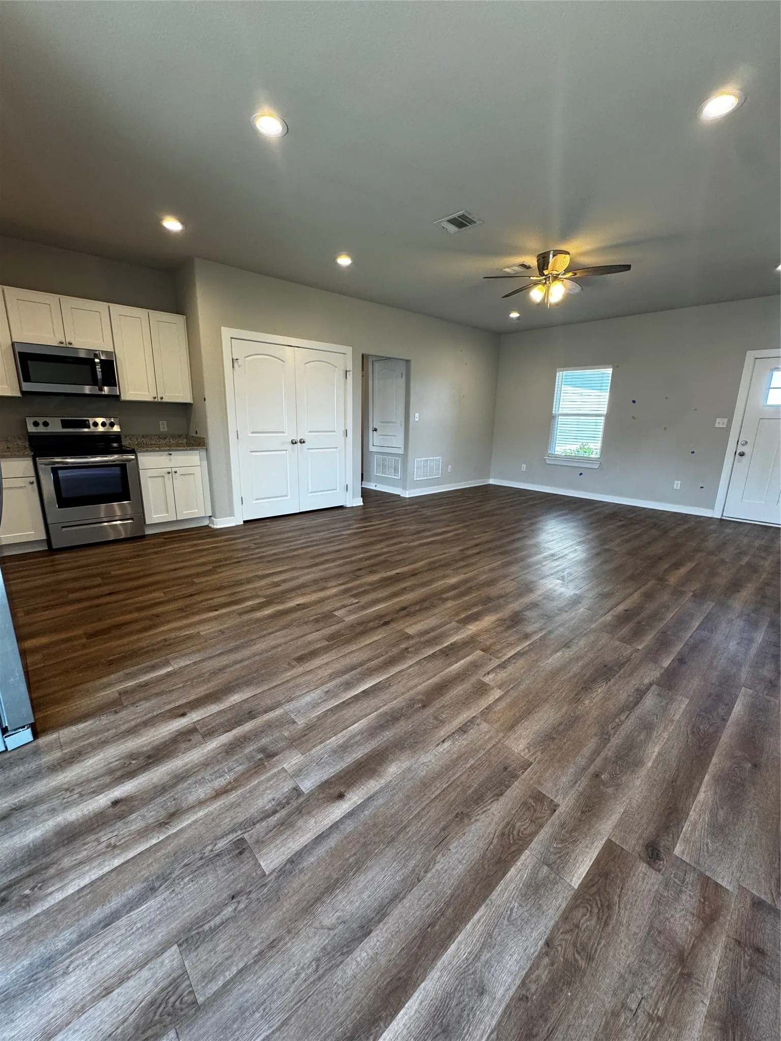 Single Family Residence For Sale in Navarro County , 3828 Skylane Avenue, Corsicana, Texas 75110, 3 Bedroom, 2 Bathroom, 2 Garage spaces, 1,401 Sqft, built in 2022, Preowned, mls#21210213, Real Estate Agent in Corsicana, Homes For Sale in Navarro county, Homes For Sale in Corsicana, Realtor in Corsicana Texas, Real Estate Brokerage Independent Realty Texas, Luminita Cordes Realtor