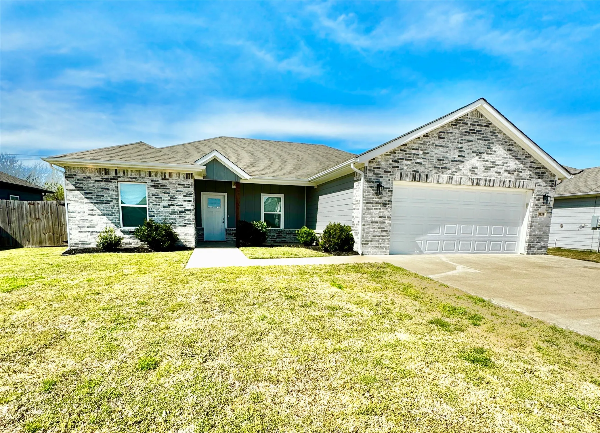 Single Family Residence For Sale in Navarro County , 3828 Skylane Avenue, Corsicana, Texas 75110, 3 Bedroom, 2 Bathroom, 2 Garage spaces, 1,401 Sqft, built in 2022, Preowned, mls#21210213, Real Estate Agent in Corsicana, Homes For Sale in Navarro county, Homes For Sale in Corsicana, Realtor in Corsicana Texas, Real Estate Brokerage Independent Realty Texas, Luminita Cordes Realtor
