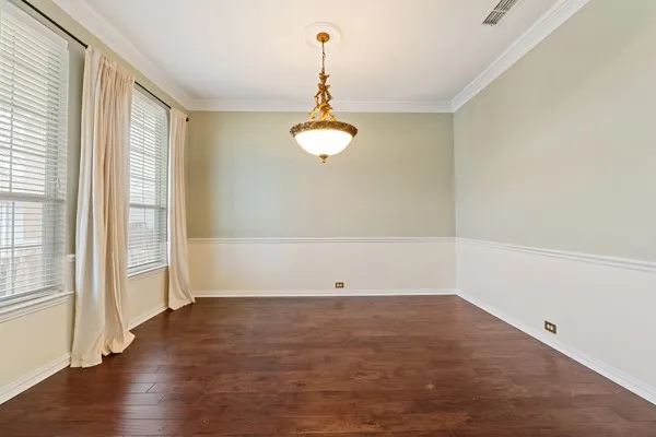 Single Family Residence For Sale in Tarrant County , 2412 Aramic Court, Arlington, Texas 76001, 4 Bedroom, 4 Bathroom, 3 Garage spaces, 2,866 Sqft, built in 2003, mls#21204711, Real Estate Agent in Arlington, Homes For Sale in Tarrant county, Homes For Sale in Arlington, Realtor in Arlington Texas, Real Estate Brokerage Independent Realty Texas, Luminita Cordes Realtor