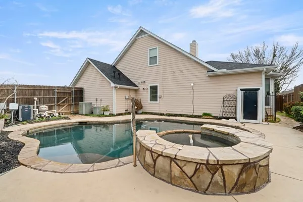 Single Family Residence For Sale in Tarrant County , 2412 Aramic Court, Arlington, Texas 76001, 4 Bedroom, 4 Bathroom, 3 Garage spaces, 2,866 Sqft, built in 2003, mls#21204711, Real Estate Agent in Arlington, Homes For Sale in Tarrant county, Homes For Sale in Arlington, Realtor in Arlington Texas, Real Estate Brokerage Independent Realty Texas, Luminita Cordes Realtor