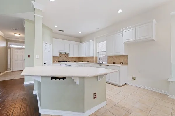 Single Family Residence For Sale in Tarrant County , 2412 Aramic Court, Arlington, Texas 76001, 4 Bedroom, 4 Bathroom, 3 Garage spaces, 2,866 Sqft, built in 2003, mls#21204711, Real Estate Agent in Arlington, Homes For Sale in Tarrant county, Homes For Sale in Arlington, Realtor in Arlington Texas, Real Estate Brokerage Independent Realty Texas, Luminita Cordes Realtor