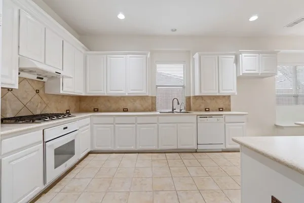 Single Family Residence For Sale in Tarrant County , 2412 Aramic Court, Arlington, Texas 76001, 4 Bedroom, 4 Bathroom, 3 Garage spaces, 2,866 Sqft, built in 2003, mls#21204711, Real Estate Agent in Arlington, Homes For Sale in Tarrant county, Homes For Sale in Arlington, Realtor in Arlington Texas, Real Estate Brokerage Independent Realty Texas, Luminita Cordes Realtor