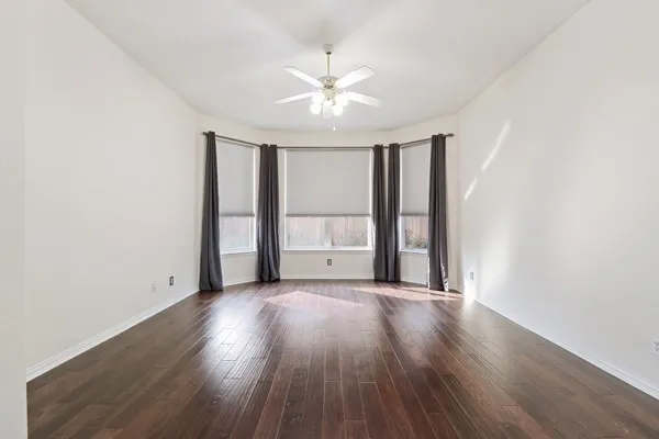 Single Family Residence For Sale in Tarrant County , 2412 Aramic Court, Arlington, Texas 76001, 4 Bedroom, 4 Bathroom, 3 Garage spaces, 2,866 Sqft, built in 2003, mls#21204711, Real Estate Agent in Arlington, Homes For Sale in Tarrant county, Homes For Sale in Arlington, Realtor in Arlington Texas, Real Estate Brokerage Independent Realty Texas, Luminita Cordes Realtor