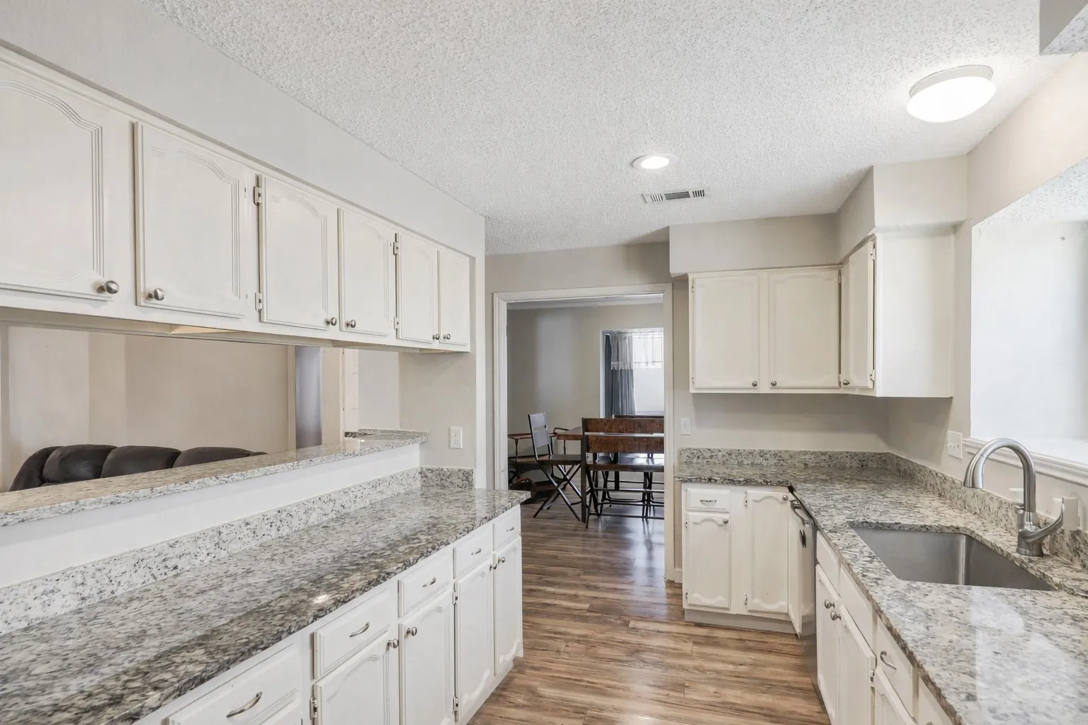 With generous counter space and clear sightlines into the main living areas, this kitchen keeps you connected to what matters—whether you’re hosting guests or simply enjoying a night at home.
