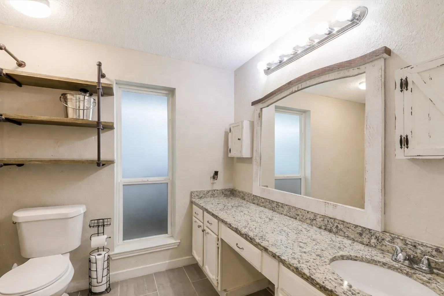Clean, bright, and ready for daily routines, this bathroom offers a functional layout with plenty of space to get ready and start your day with ease.