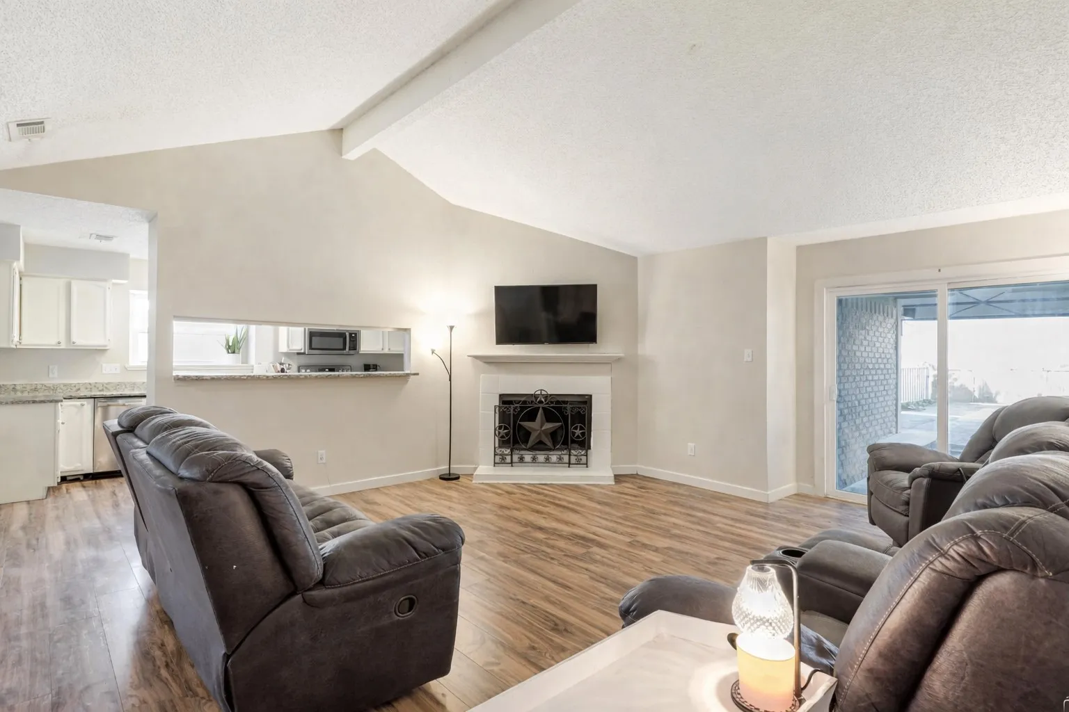 Single Family Residence For Sale in Dallas County , 317 Stillmeadow Drive, Garland, Texas 75040, 4 Bedroom, 2 Bathroom, 2 Garage spaces, 1,776 Sqft, built in 1983, Preowned, mls#21202675, Real Estate Agent in Garland, Homes For Sale in Dallas county, Homes For Sale in Garland, Realtor in Garland Texas, Real Estate Brokerage Independent Realty Texas, Luminita Cordes Realtor