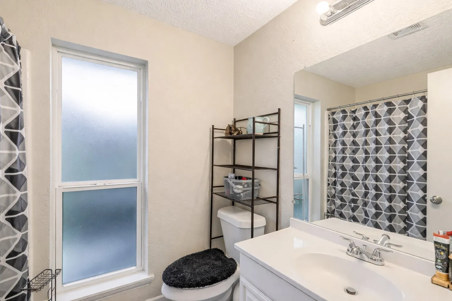 Bright and functional with a clean, neutral design, this bathroom offers a practical layout and plenty of space for everyday routines. A simple, refreshed feel that’s ready to go from day one.