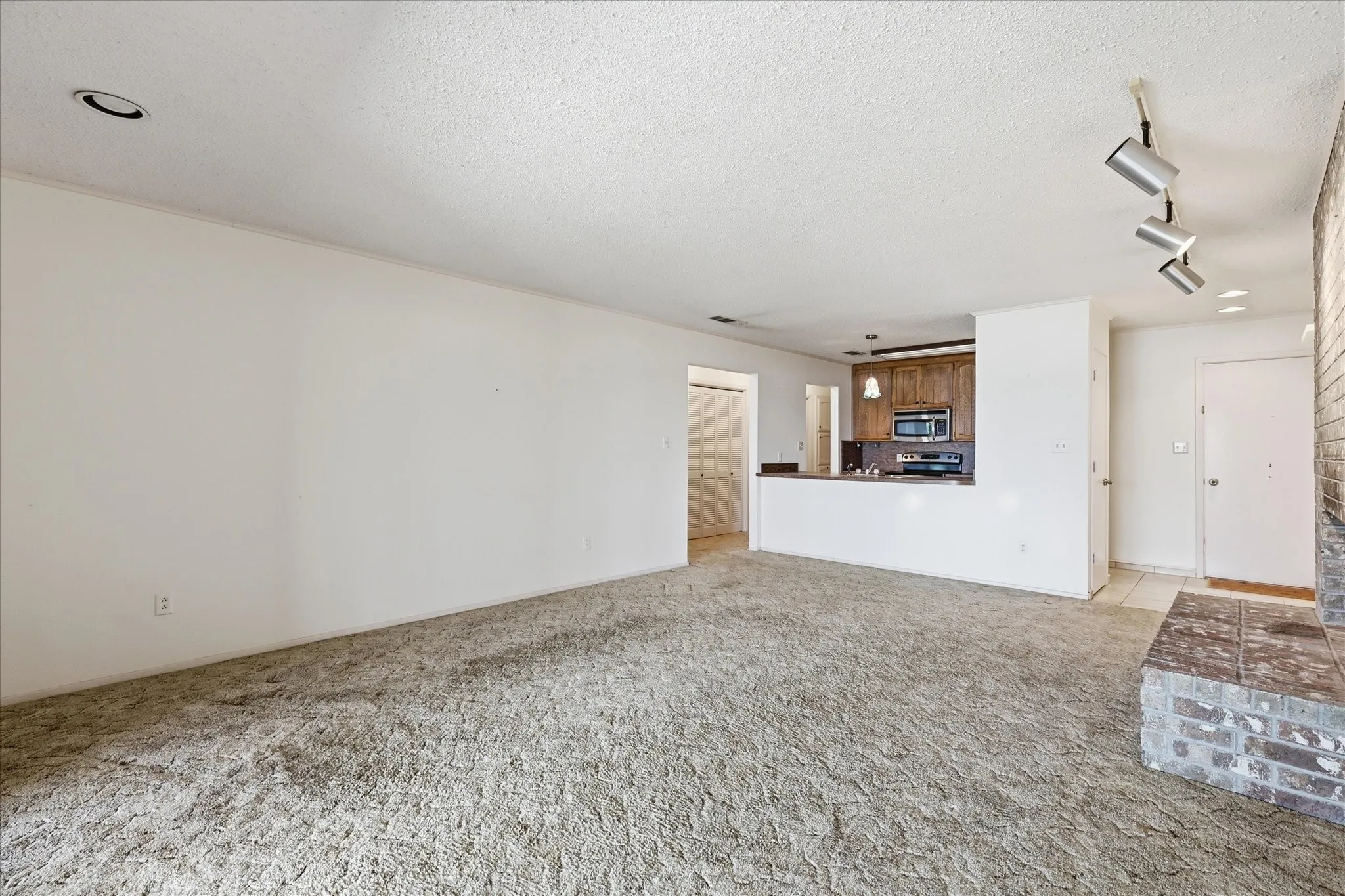 Condominium For Sale in Palo Pinto County , 2002 Mockingbird Bend B-5, Possum Kingdom Lake, Texas 76449, 3 Bedroom, 2 Bathroom, Garage spaces, 1,464 Sqft, built in 1985, Preowned, mls#21201880, Real Estate Agent in Possum Kingdom Lake, Homes For Sale in Palo Pinto county, Homes For Sale in Possum Kingdom Lake, Realtor in Possum Kingdom Lake Texas, Real Estate Brokerage Independent Realty Texas, Luminita Cordes Realtor