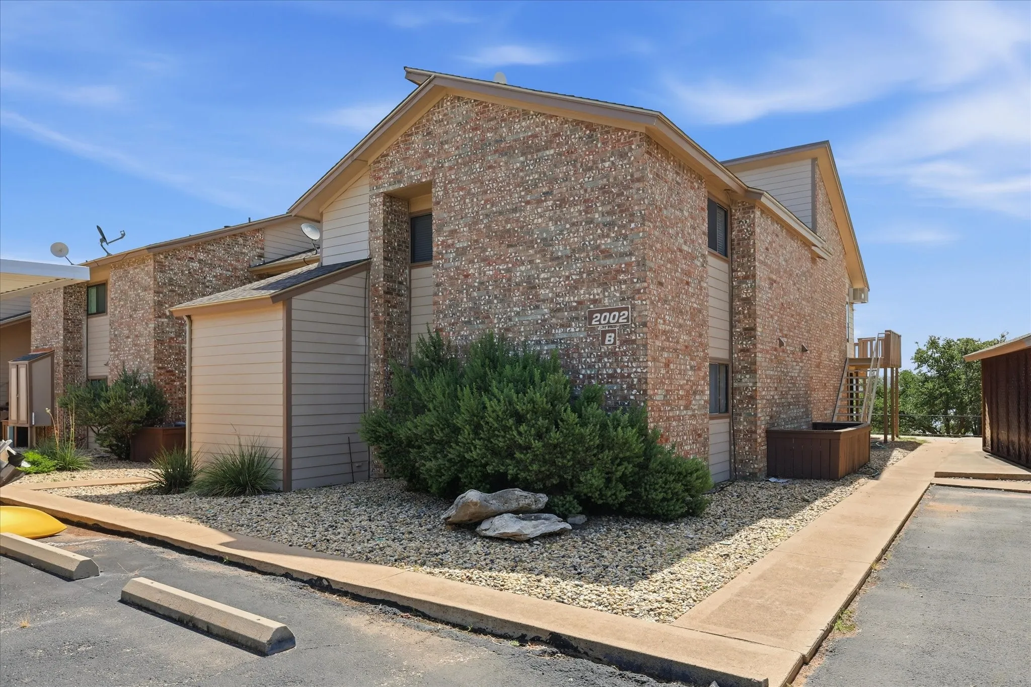Condominium For Sale in Palo Pinto County , 2002 Mockingbird Bend B-5, Possum Kingdom Lake, Texas 76449, 3 Bedroom, 2 Bathroom, Garage spaces, 1,464 Sqft, built in 1985, Preowned, mls#21201880, Real Estate Agent in Possum Kingdom Lake, Homes For Sale in Palo Pinto county, Homes For Sale in Possum Kingdom Lake, Realtor in Possum Kingdom Lake Texas, Real Estate Brokerage Independent Realty Texas, Luminita Cordes Realtor