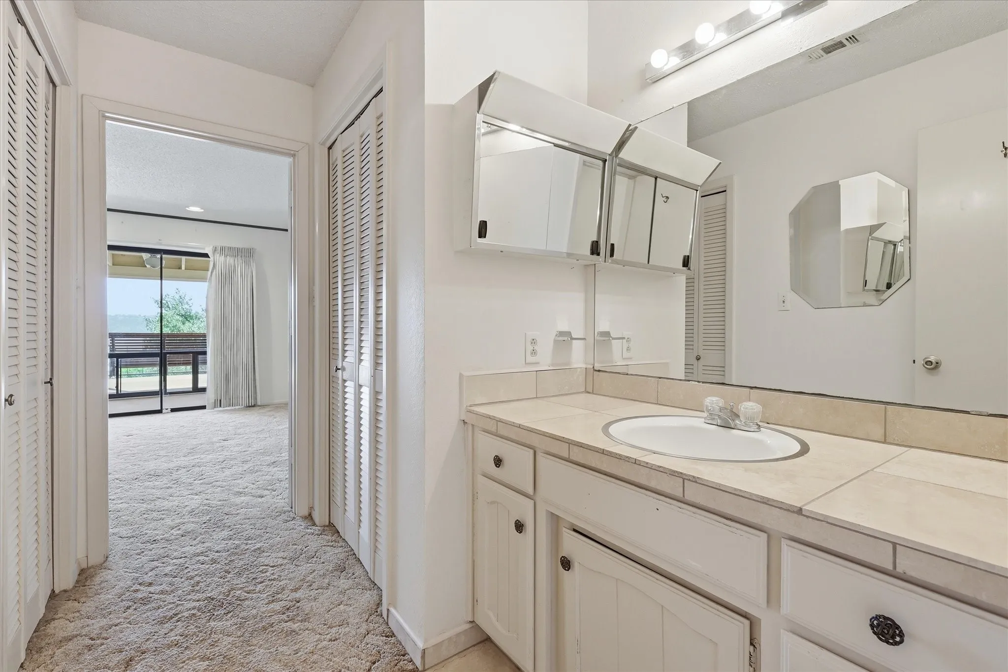 Condominium For Sale in Palo Pinto County , 2002 Mockingbird Bend B-5, Possum Kingdom Lake, Texas 76449, 3 Bedroom, 2 Bathroom, Garage spaces, 1,464 Sqft, built in 1985, Preowned, mls#21201880, Real Estate Agent in Possum Kingdom Lake, Homes For Sale in Palo Pinto county, Homes For Sale in Possum Kingdom Lake, Realtor in Possum Kingdom Lake Texas, Real Estate Brokerage Independent Realty Texas, Luminita Cordes Realtor