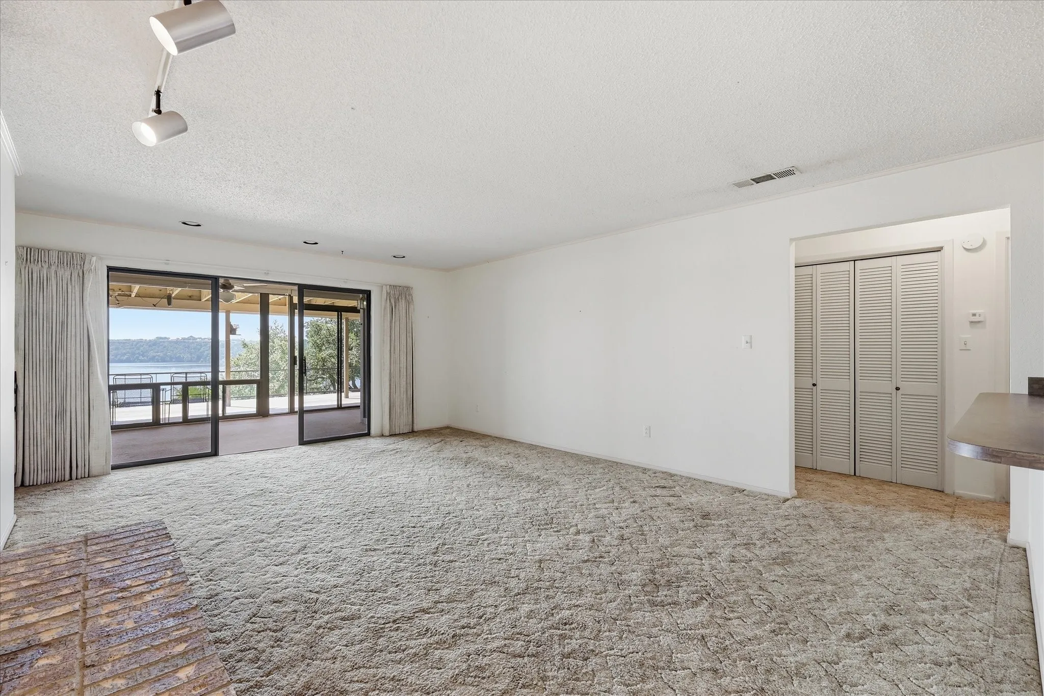 Condominium For Sale in Palo Pinto County , 2002 Mockingbird Bend B-5, Possum Kingdom Lake, Texas 76449, 3 Bedroom, 2 Bathroom, Garage spaces, 1,464 Sqft, built in 1985, Preowned, mls#21201880, Real Estate Agent in Possum Kingdom Lake, Homes For Sale in Palo Pinto county, Homes For Sale in Possum Kingdom Lake, Realtor in Possum Kingdom Lake Texas, Real Estate Brokerage Independent Realty Texas, Luminita Cordes Realtor