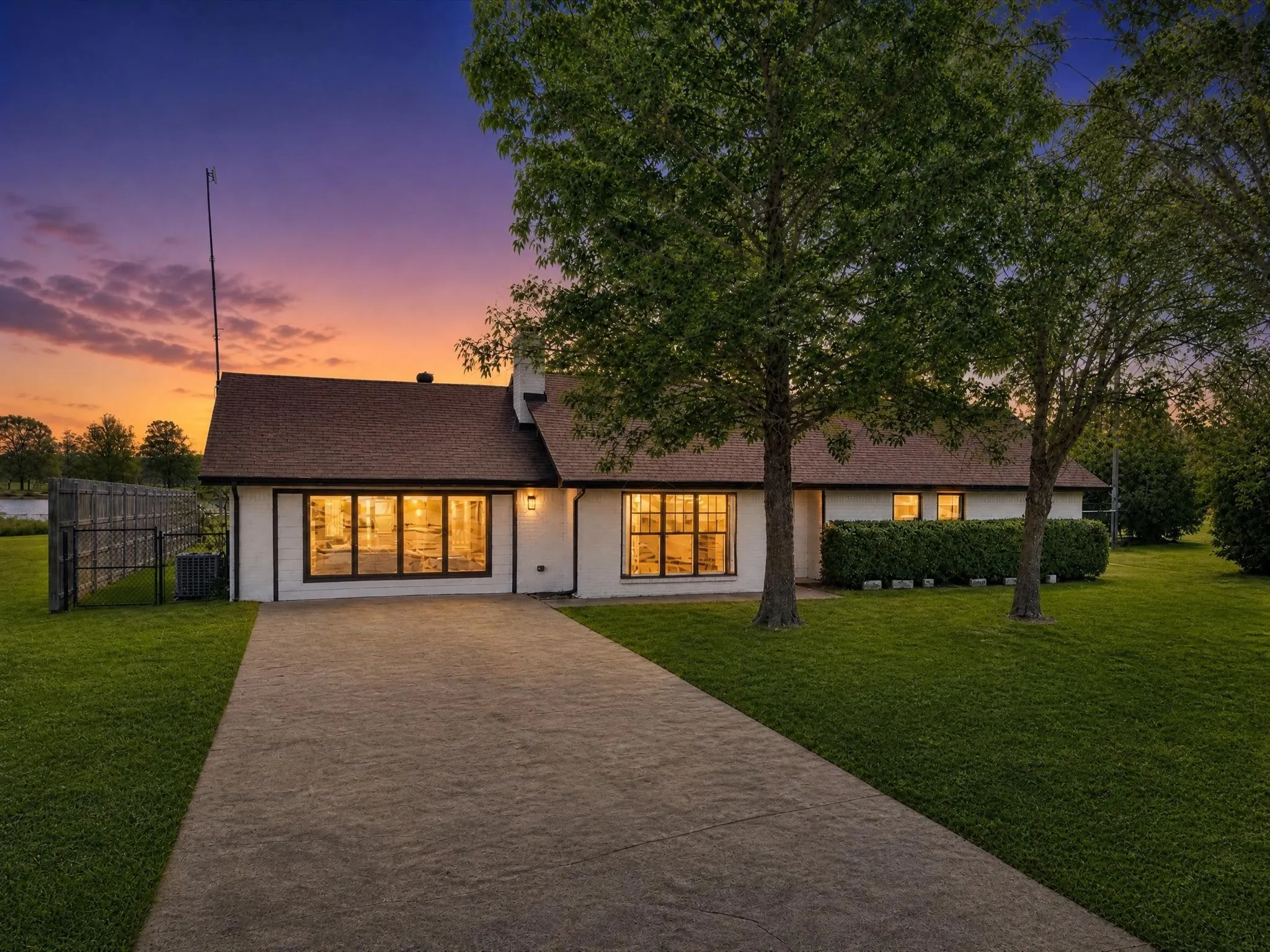 Single Family Residence For Sale in Wood County , 116 County Road 1559, Alba, Texas 75410, 3 Bedroom, 2 Bathroom, Garage spaces, 1,912 Sqft, built in 1987, mls#21214852, Real Estate Agent in Alba, Homes For Sale in Wood county, Homes For Sale in Alba, Realtor in Alba Texas, Real Estate Brokerage Independent Realty Texas, Luminita Cordes Realtor