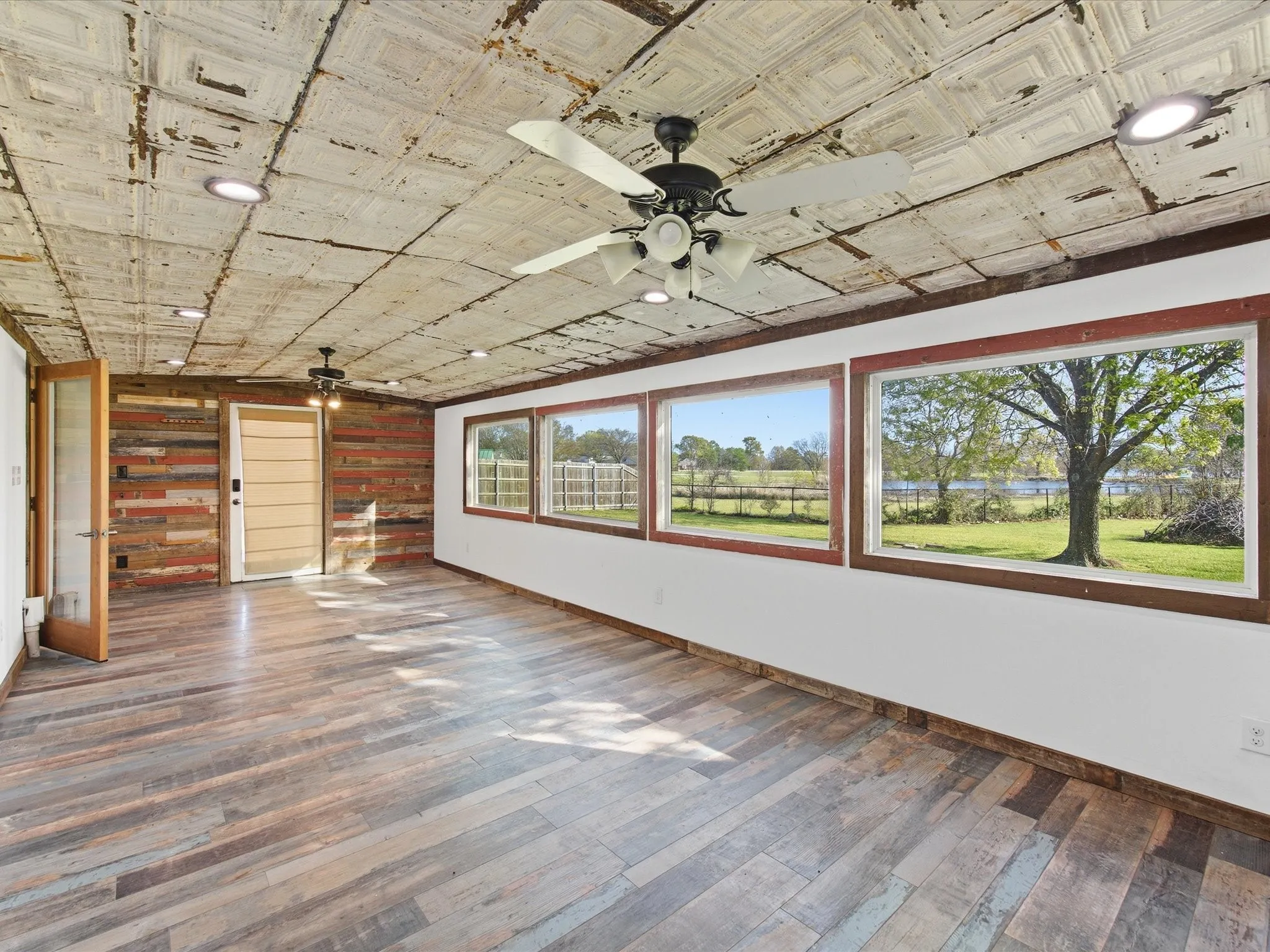 Single Family Residence For Sale in Wood County , 116 County Road 1559, Alba, Texas 75410, 3 Bedroom, 2 Bathroom, Garage spaces, 1,912 Sqft, built in 1987, mls#21214852, Real Estate Agent in Alba, Homes For Sale in Wood county, Homes For Sale in Alba, Realtor in Alba Texas, Real Estate Brokerage Independent Realty Texas, Luminita Cordes Realtor