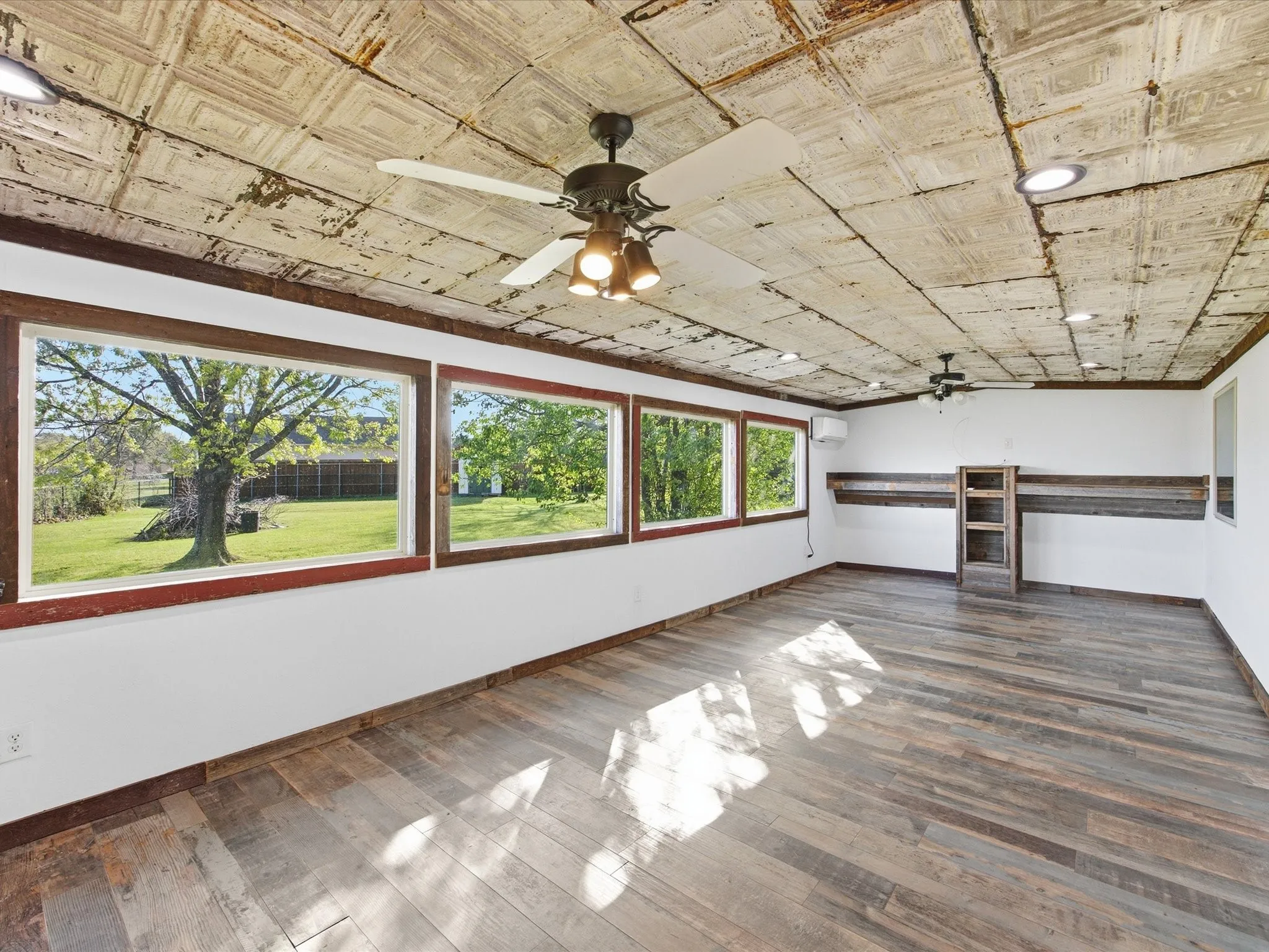 Single Family Residence For Sale in Wood County , 116 County Road 1559, Alba, Texas 75410, 3 Bedroom, 2 Bathroom, Garage spaces, 1,912 Sqft, built in 1987, mls#21214852, Real Estate Agent in Alba, Homes For Sale in Wood county, Homes For Sale in Alba, Realtor in Alba Texas, Real Estate Brokerage Independent Realty Texas, Luminita Cordes Realtor