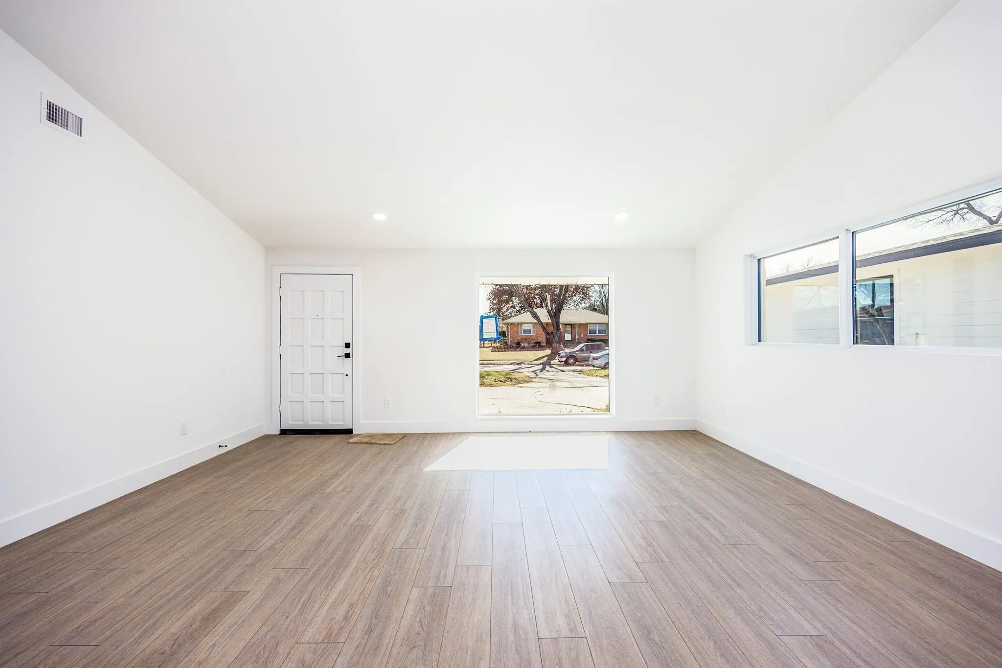 Light-filled open living - renovated top to bottom