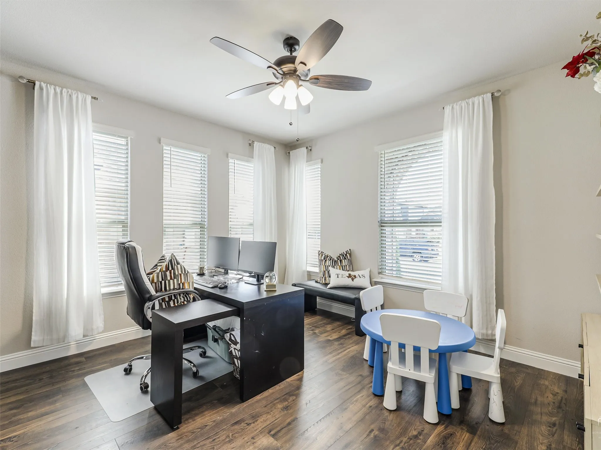 Single Family Residence For Sale in Collin County , 1216 Tree Shadow Lane, Anna, Texas 75409, 4 Bedroom, 3 Bathroom, 3 Garage spaces, 3,034 Sqft, built in 2022, Preowned, mls#21213041, Real Estate Agent in Anna, Homes For Sale in Collin county, Homes For Sale in Anna, Realtor in Anna Texas, Real Estate Brokerage Independent Realty Texas, Luminita Cordes Realtor