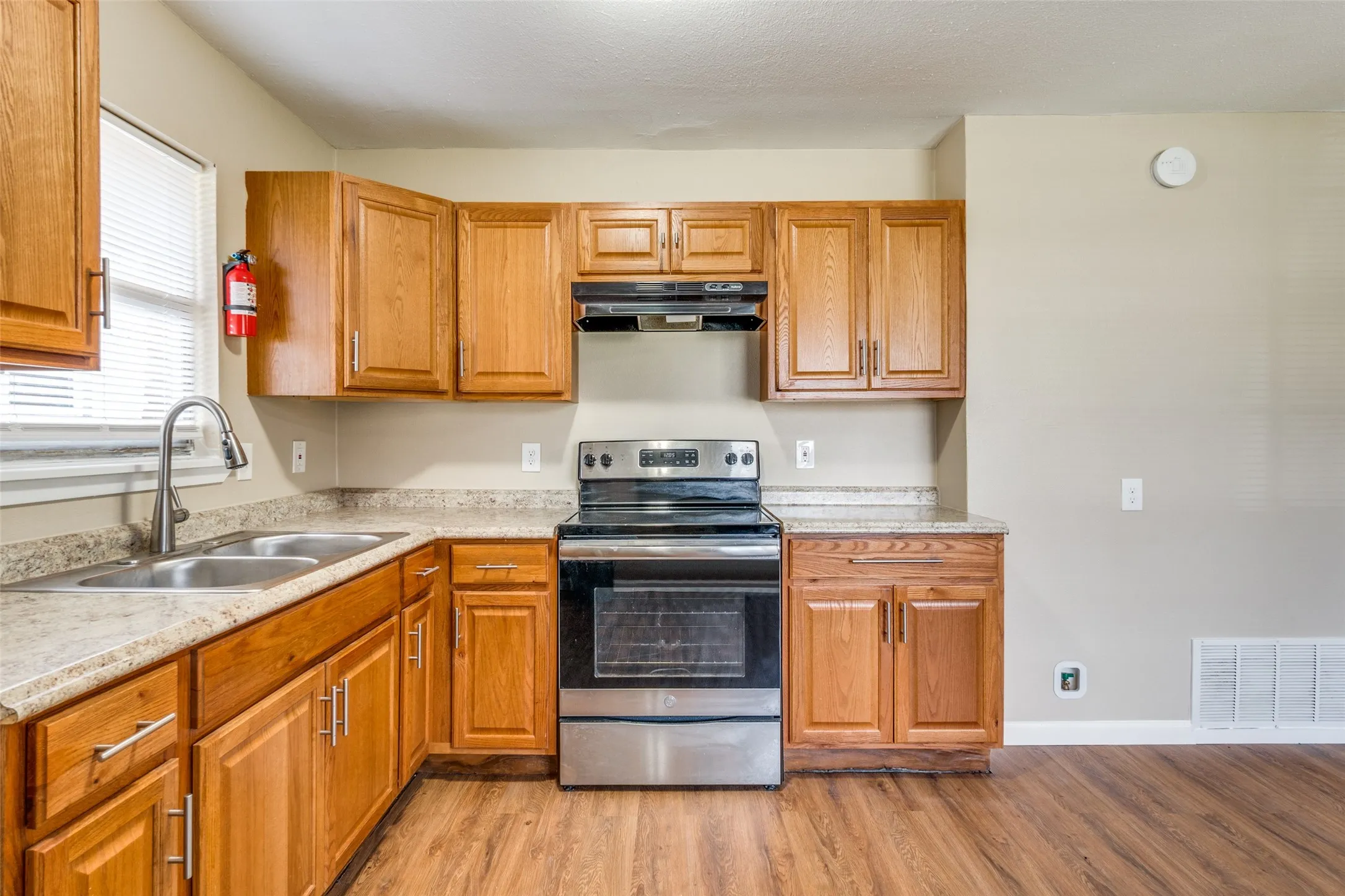 Single Family Residence For Sale in Dallas County , 10000 Olmos Drive, Dallas, Texas 75218, 4 Bedroom, 2 Bathroom, 1 Garage spaces, 2,028 Sqft, built in 1958, mls#21211657, Real Estate Agent in Dallas, Homes For Sale in Dallas county, Homes For Sale in Dallas, Realtor in Dallas Texas, Real Estate Brokerage Independent Realty Texas, Luminita Cordes Realtor