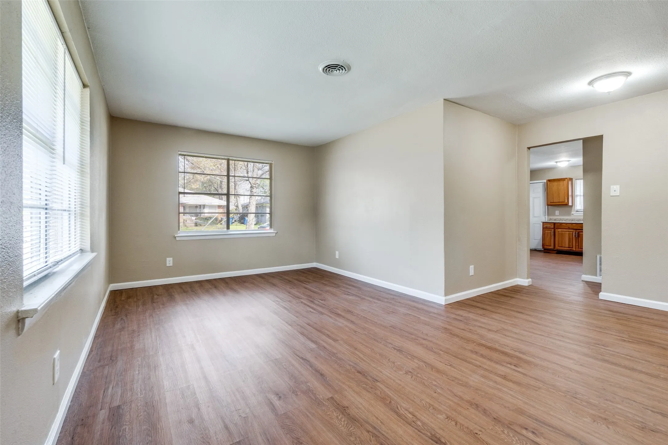 Single Family Residence For Sale in Dallas County , 10000 Olmos Drive, Dallas, Texas 75218, 4 Bedroom, 2 Bathroom, 1 Garage spaces, 2,028 Sqft, built in 1958, mls#21211657, Real Estate Agent in Dallas, Homes For Sale in Dallas county, Homes For Sale in Dallas, Realtor in Dallas Texas, Real Estate Brokerage Independent Realty Texas, Luminita Cordes Realtor