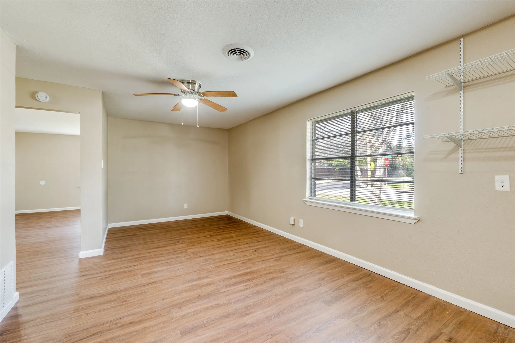 Single Family Residence For Sale in Dallas County , 10000 Olmos Drive, Dallas, Texas 75218, 4 Bedroom, 2 Bathroom, 1 Garage spaces, 2,028 Sqft, built in 1958, mls#21211657, Real Estate Agent in Dallas, Homes For Sale in Dallas county, Homes For Sale in Dallas, Realtor in Dallas Texas, Real Estate Brokerage Independent Realty Texas, Luminita Cordes Realtor