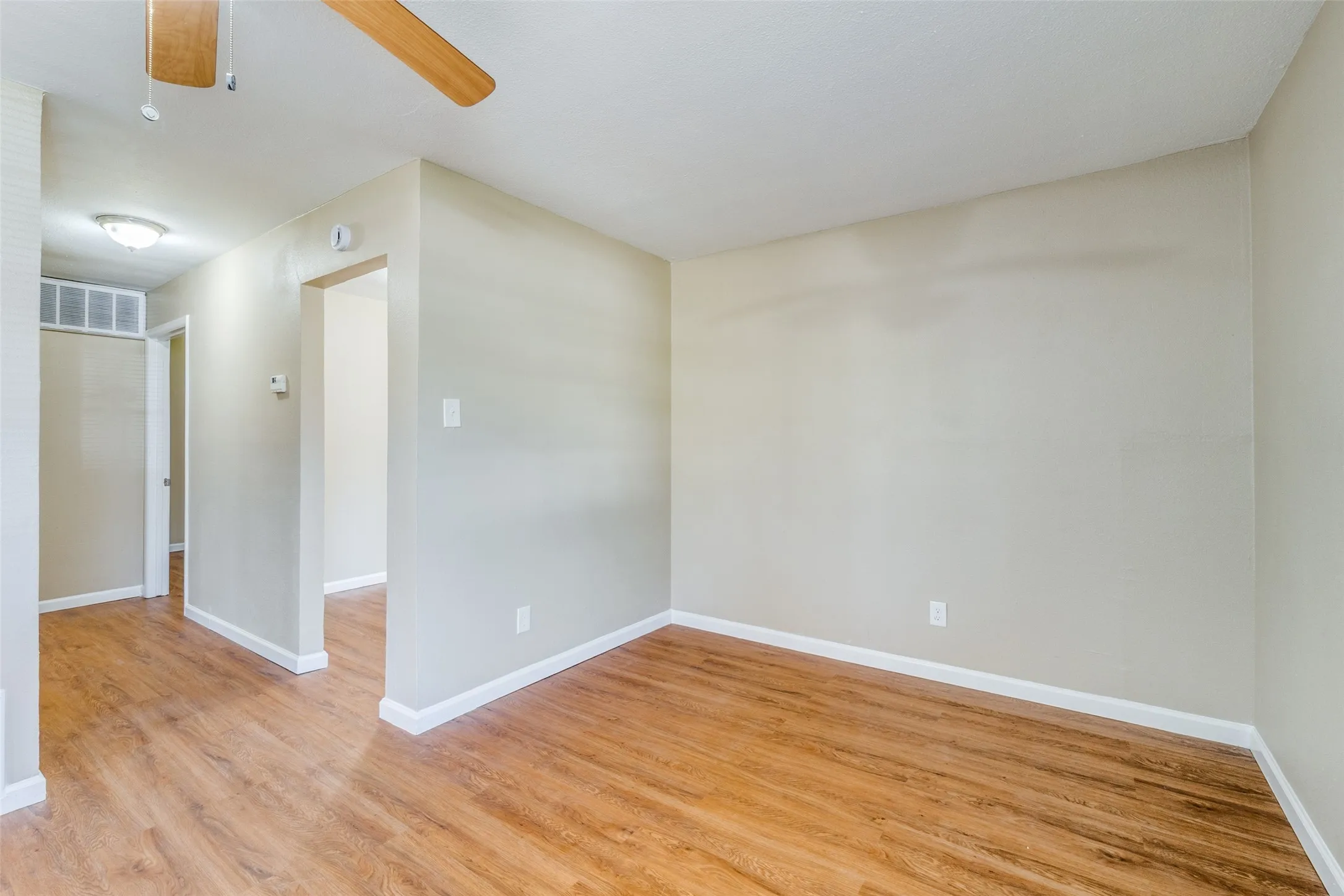 Single Family Residence For Sale in Dallas County , 10000 Olmos Drive, Dallas, Texas 75218, 4 Bedroom, 2 Bathroom, 1 Garage spaces, 2,028 Sqft, built in 1958, mls#21211657, Real Estate Agent in Dallas, Homes For Sale in Dallas county, Homes For Sale in Dallas, Realtor in Dallas Texas, Real Estate Brokerage Independent Realty Texas, Luminita Cordes Realtor