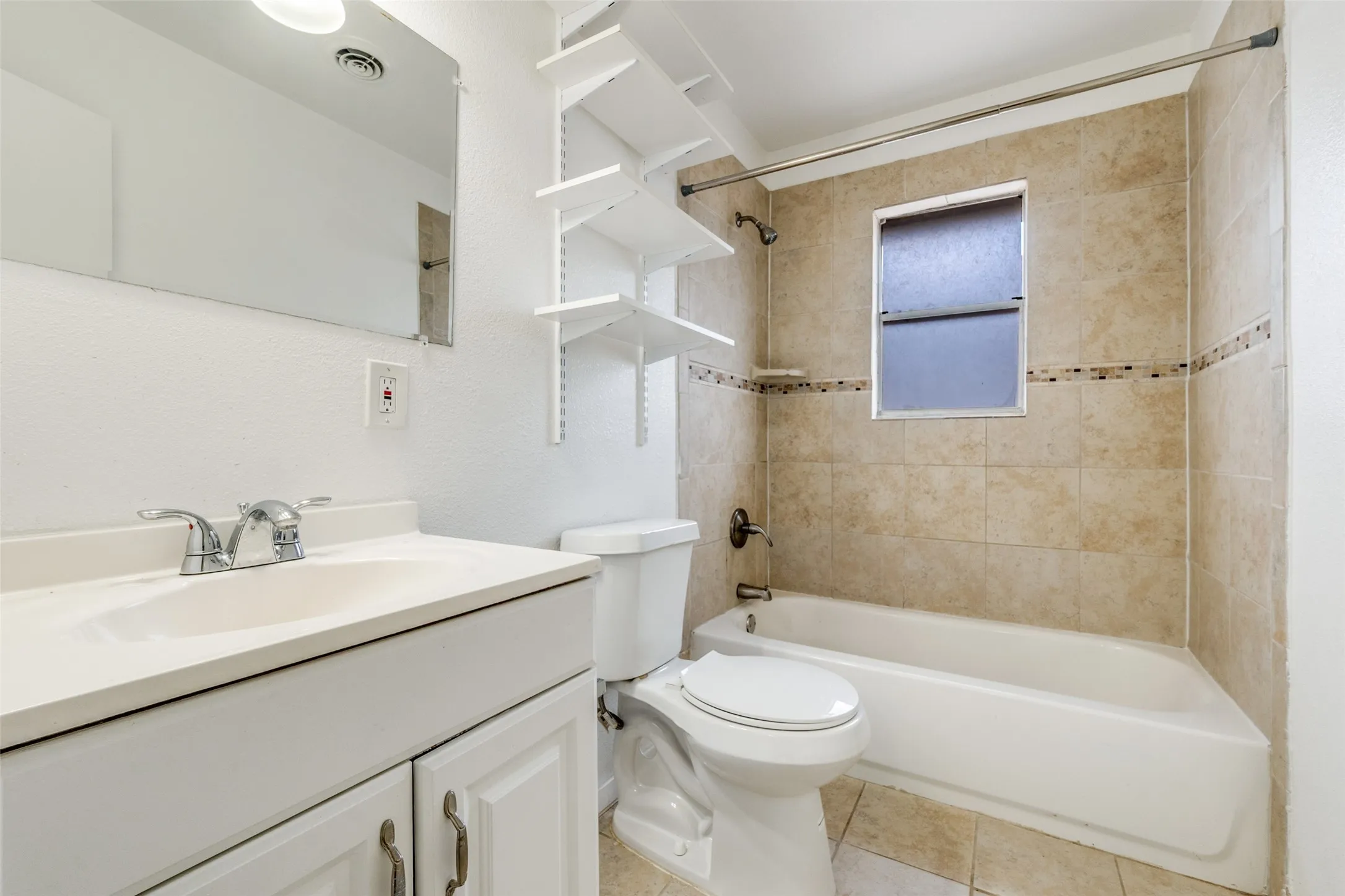 Single Family Residence For Sale in Dallas County , 10000 Olmos Drive, Dallas, Texas 75218, 4 Bedroom, 2 Bathroom, 1 Garage spaces, 2,028 Sqft, built in 1958, mls#21211657, Real Estate Agent in Dallas, Homes For Sale in Dallas county, Homes For Sale in Dallas, Realtor in Dallas Texas, Real Estate Brokerage Independent Realty Texas, Luminita Cordes Realtor