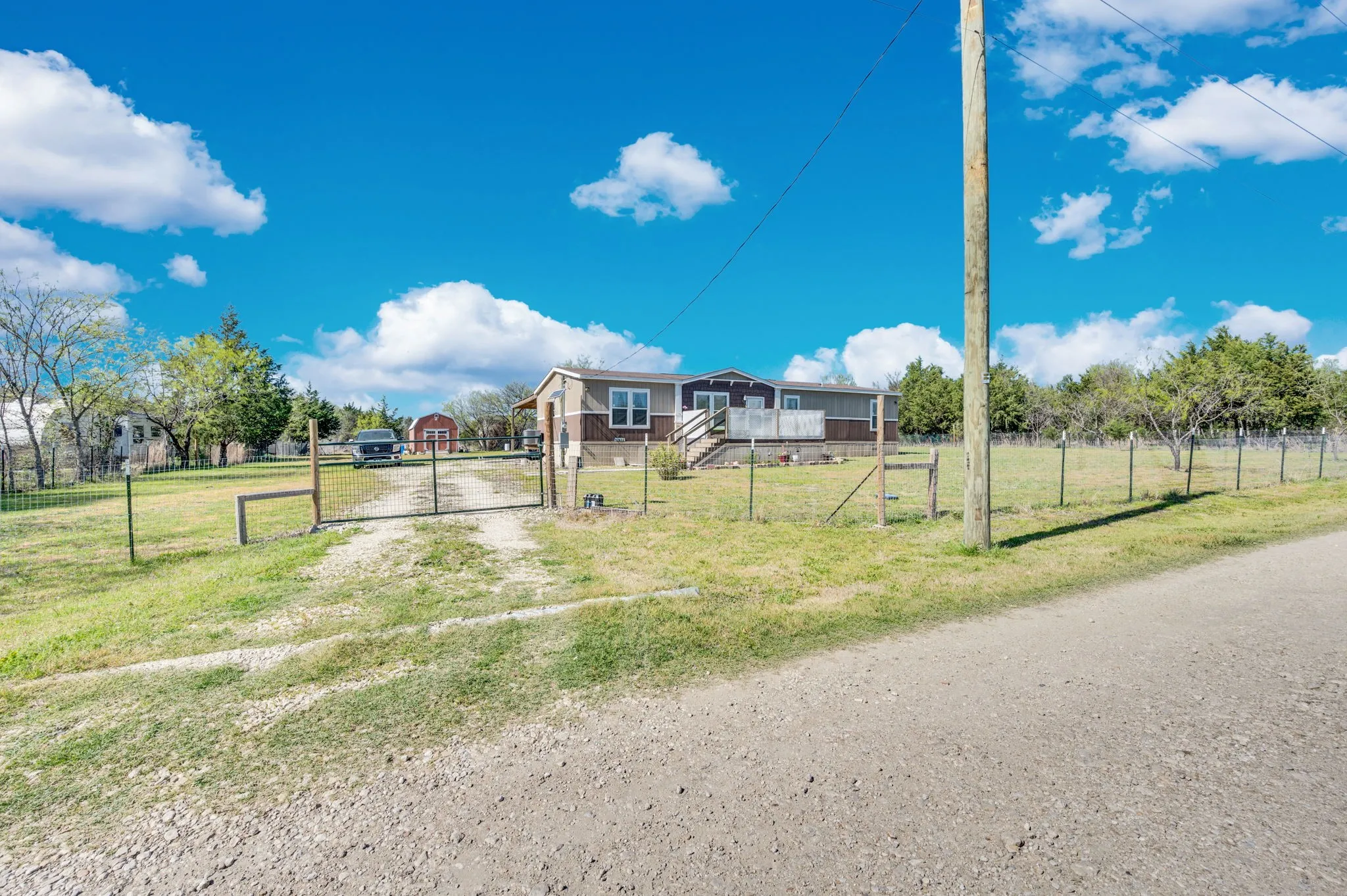 Mobile Home For Sale in Navarro County , 12032 County Road 0190 E, Rice, Texas 75155, 4 Bedroom, 2 Bathroom, Garage spaces, 1,620 Sqft, built in 2017, Preowned, mls#21214910, Real Estate Agent in Rice, Homes For Sale in Navarro county, Homes For Sale in Rice, Realtor in Rice Texas, Real Estate Brokerage Independent Realty Texas, Luminita Cordes Realtor