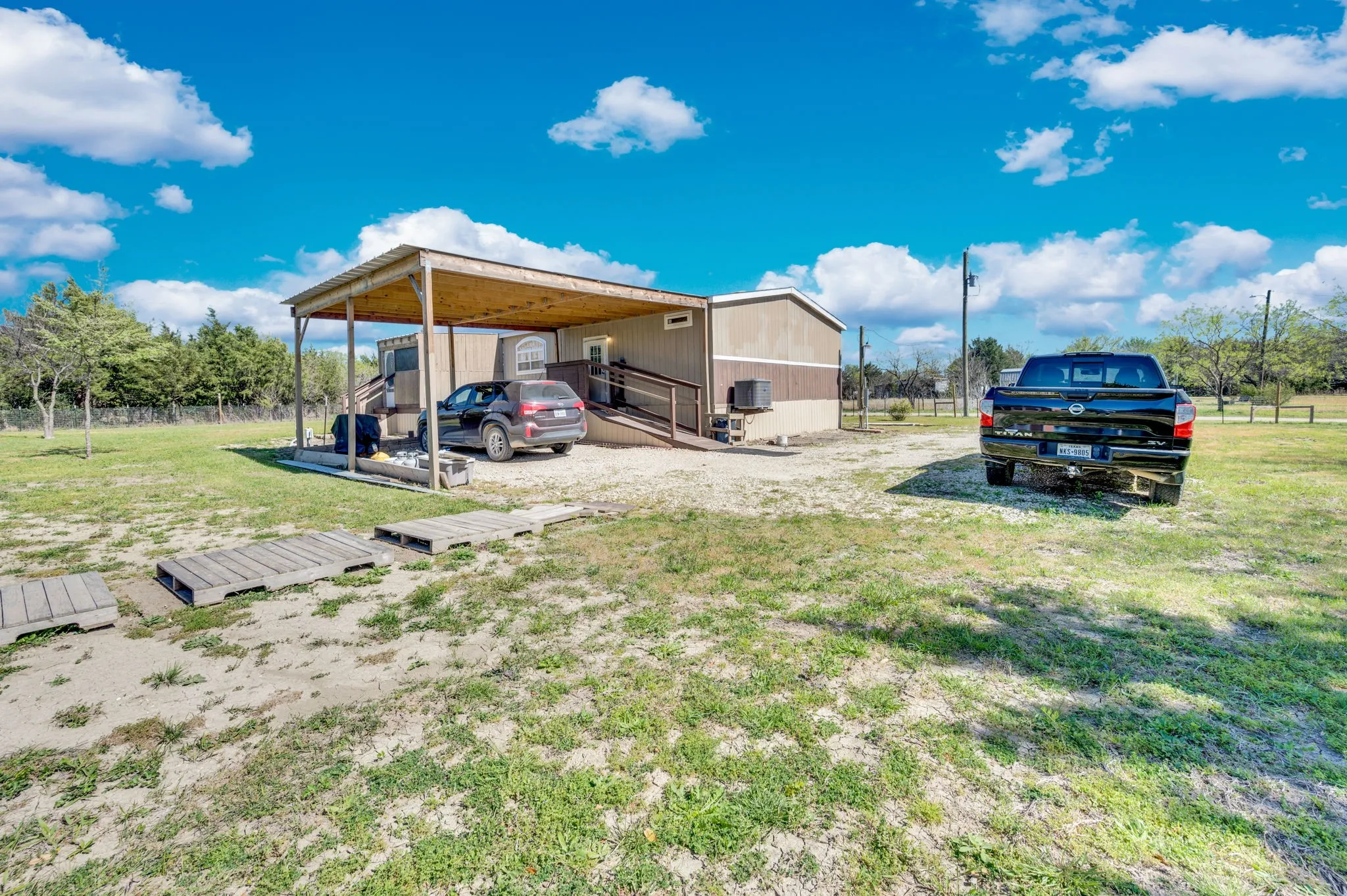 Mobile Home For Sale in Navarro County , 12032 County Road 0190 E, Rice, Texas 75155, 4 Bedroom, 2 Bathroom, Garage spaces, 1,620 Sqft, built in 2017, Preowned, mls#21214910, Real Estate Agent in Rice, Homes For Sale in Navarro county, Homes For Sale in Rice, Realtor in Rice Texas, Real Estate Brokerage Independent Realty Texas, Luminita Cordes Realtor