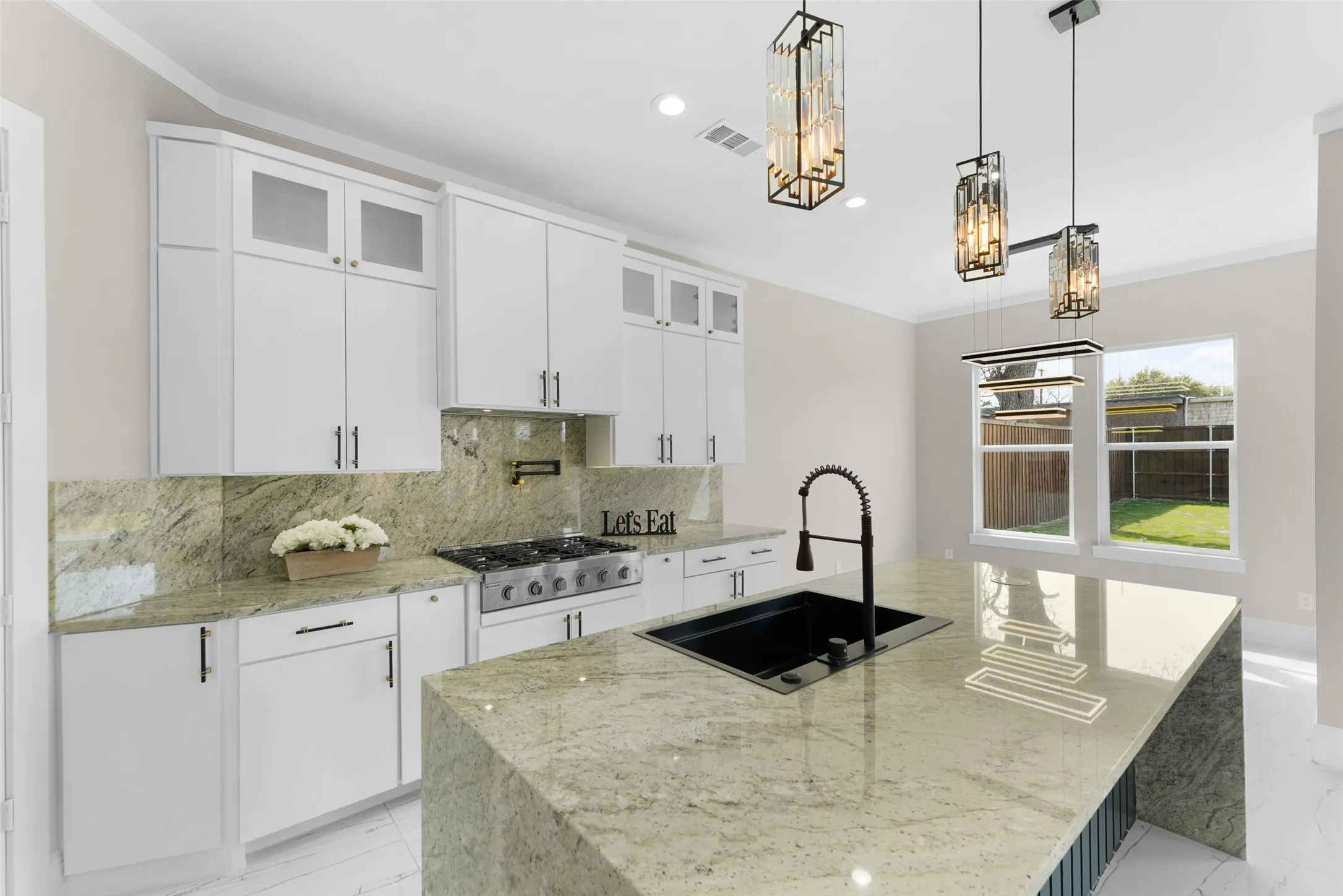 Single Family Residence For Sale in Dallas County , 707 Buckalew Street, Dallas, Texas 75208, 5 Bedrooms, 3 Bathrooms, 2 Garage spaces, 2,800 Sqft, built in 2026, New Construction - Complete, Price $719,000, mls#21214488, Real Estate Agent in Dallas, Homes For Sale in Dallas county, Homes For Sale in Dallas, Realtor in Dallas Texas, Real Estate Brokerage Independent Realty Texas, Luminita Cordes Realtor