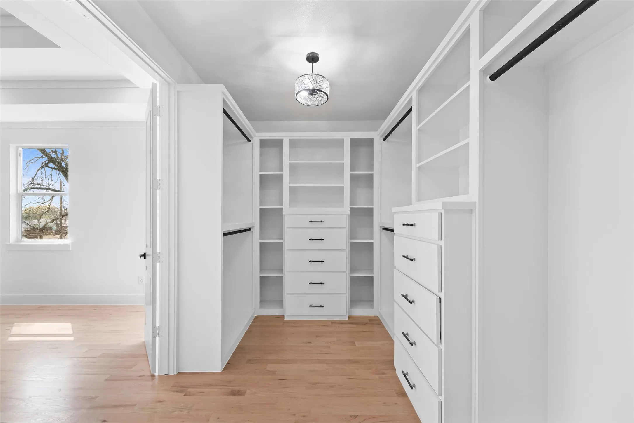 Single Family Residence For Sale in Dallas County , 707 Buckalew Street, Dallas, Texas 75208, 5 Bedrooms, 3 Bathrooms, 2 Garage spaces, 2,800 Sqft, built in 2026, New Construction - Complete, Price $719,000, mls#21214488, Real Estate Agent in Dallas, Homes For Sale in Dallas county, Homes For Sale in Dallas, Realtor in Dallas Texas, Real Estate Brokerage Independent Realty Texas, Luminita Cordes Realtor