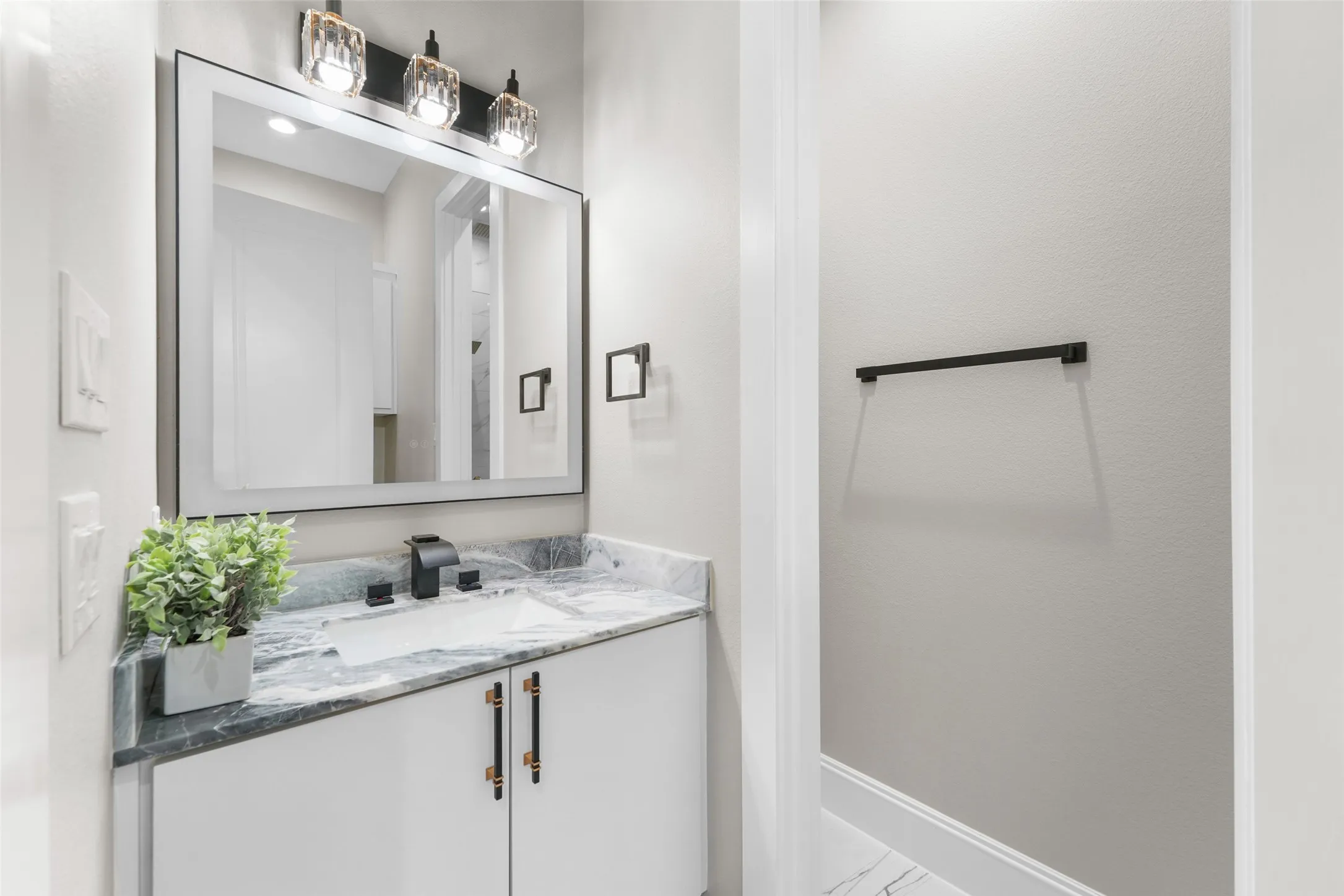 Single Family Residence For Sale in Dallas County , 707 Buckalew Street, Dallas, Texas 75208, 5 Bedrooms, 3 Bathrooms, 2 Garage spaces, 2,800 Sqft, built in 2026, New Construction - Complete, Price $719,000, mls#21214488, Real Estate Agent in Dallas, Homes For Sale in Dallas county, Homes For Sale in Dallas, Realtor in Dallas Texas, Real Estate Brokerage Independent Realty Texas, Luminita Cordes Realtor
