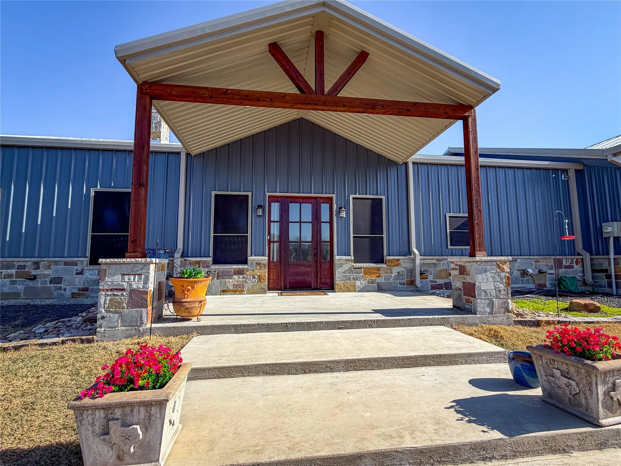 Single Family Residence For Sale in Ellis County , 240 Cox Road, Waxahachie, Texas 75167, 4 Bedroom, 3 Bathroom, 2 Garage spaces, 2,320 Sqft, built in 2020, mls#21214205, Real Estate Agent in Waxahachie, Homes For Sale in Ellis county, Homes For Sale in Waxahachie, Realtor in Waxahachie Texas, Real Estate Brokerage Independent Realty Texas, Luminita Cordes Realtor