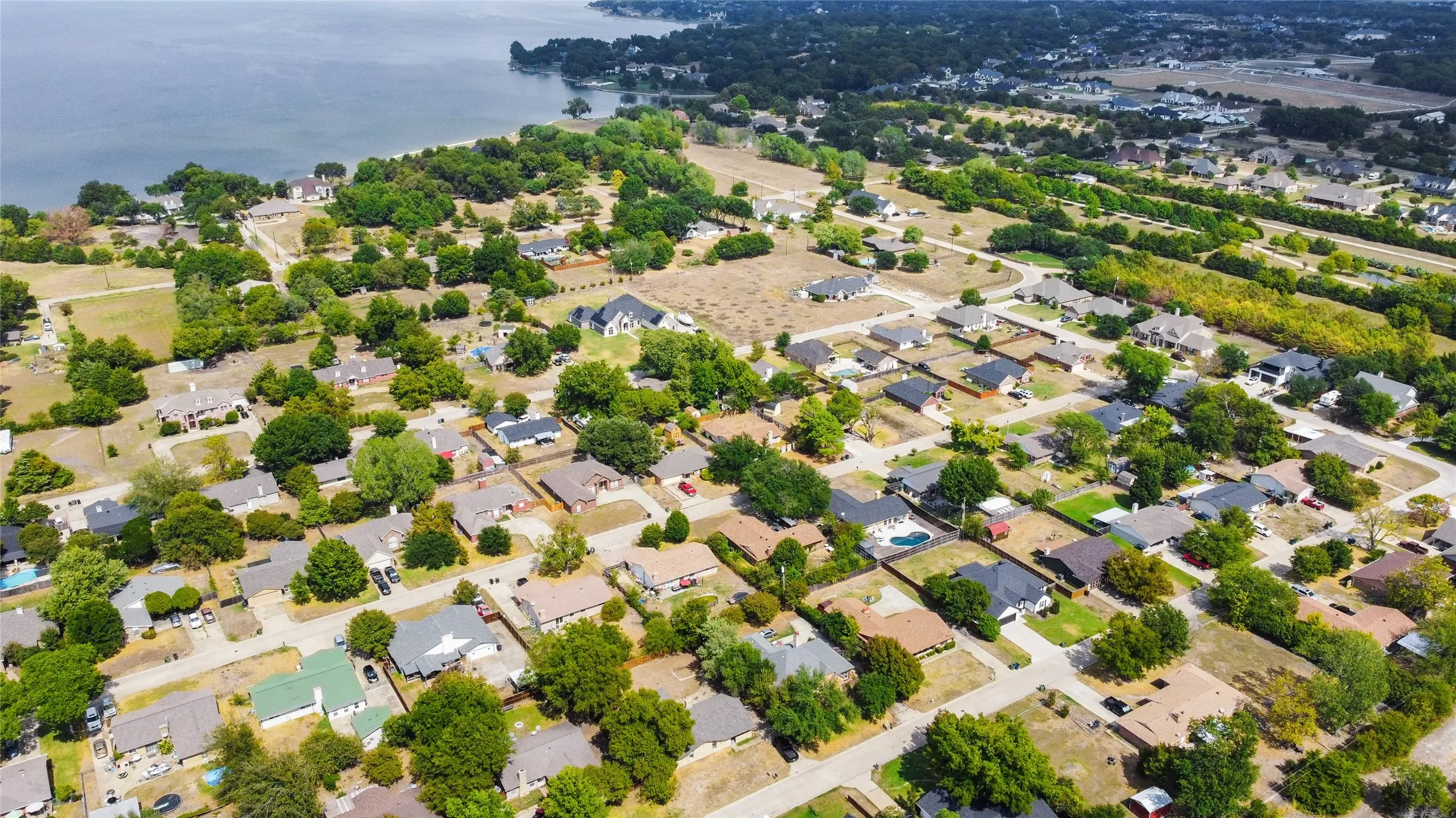 Single Family Residence For Sale in Rockwall County , 110 Gregory Drive, Heath, Texas 75032, 3 Bedroom, 2 Bathroom, 2 Garage spaces, 1,656 Sqft, built in 1980, Preowned, mls#21214977, Real Estate Agent in Heath, Homes For Sale in Rockwall county, Homes For Sale in Heath, Realtor in Heath Texas, Real Estate Brokerage Independent Realty Texas, Luminita Cordes Realtor