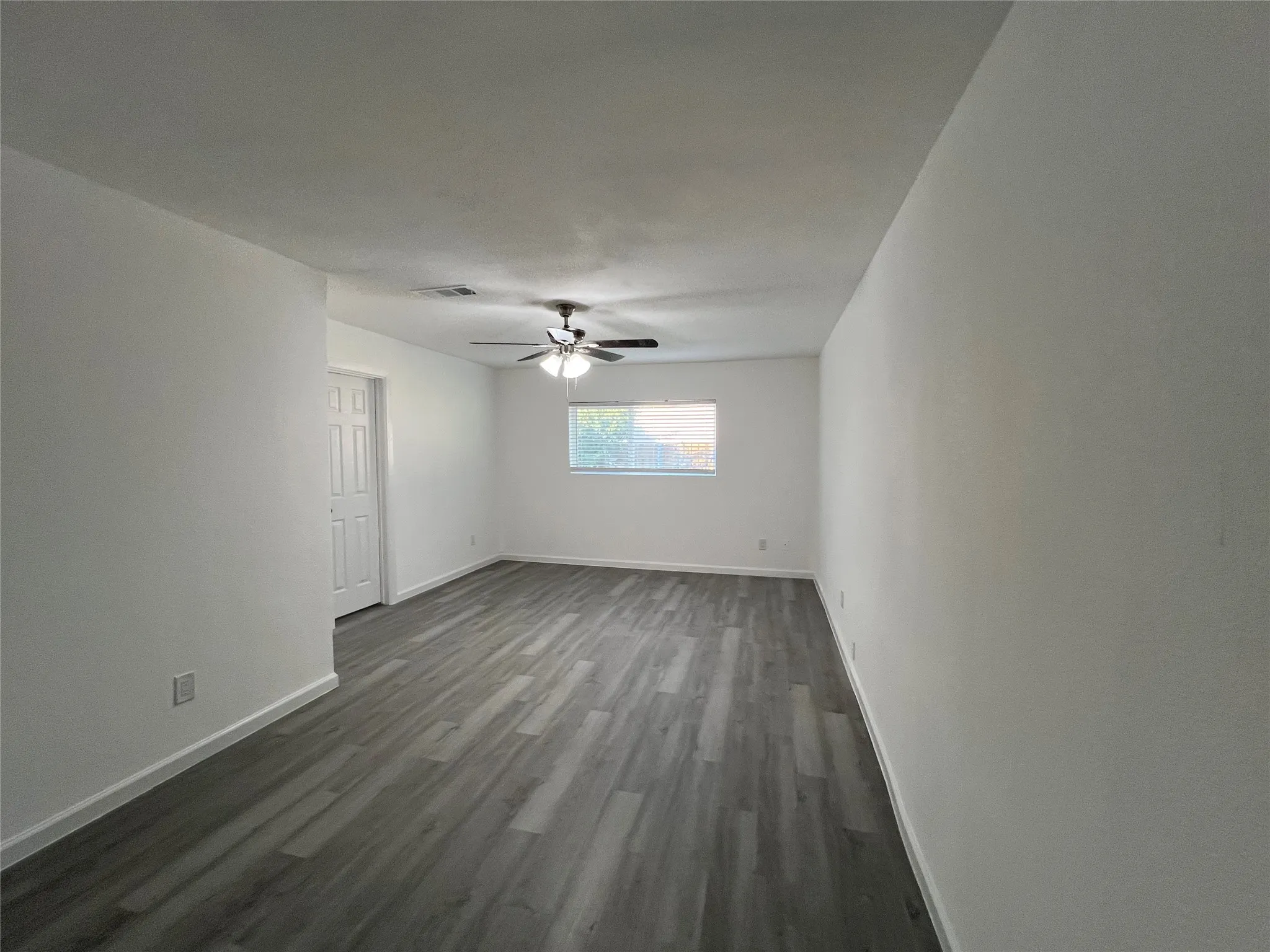 Single Family Residence For Sale in Rockwall County , 110 Gregory Drive, Heath, Texas 75032, 3 Bedroom, 2 Bathroom, 2 Garage spaces, 1,656 Sqft, built in 1980, Preowned, mls#21214977, Real Estate Agent in Heath, Homes For Sale in Rockwall county, Homes For Sale in Heath, Realtor in Heath Texas, Real Estate Brokerage Independent Realty Texas, Luminita Cordes Realtor
