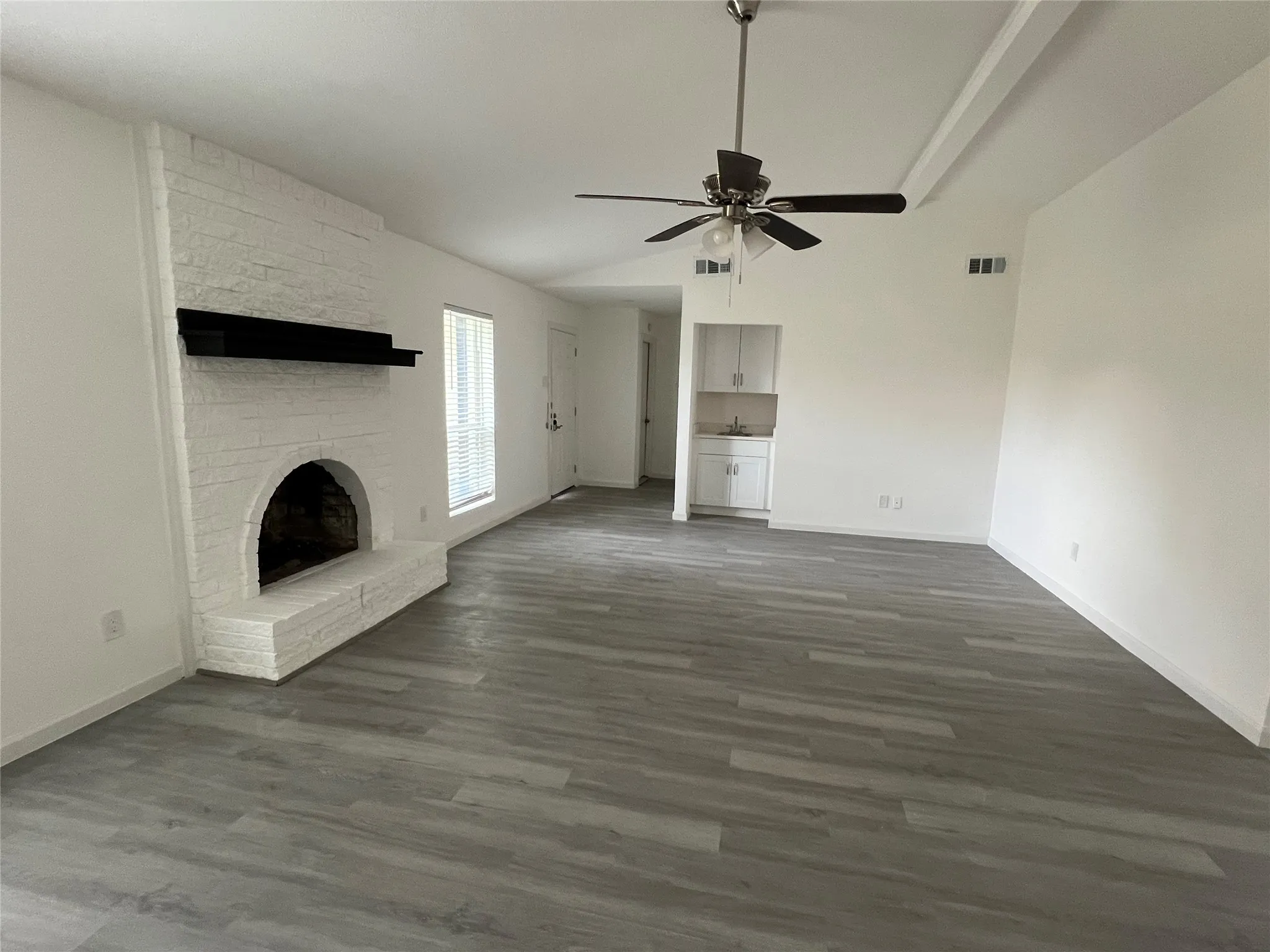 Single Family Residence For Sale in Rockwall County , 110 Gregory Drive, Heath, Texas 75032, 3 Bedroom, 2 Bathroom, 2 Garage spaces, 1,656 Sqft, built in 1980, Preowned, mls#21214977, Real Estate Agent in Heath, Homes For Sale in Rockwall county, Homes For Sale in Heath, Realtor in Heath Texas, Real Estate Brokerage Independent Realty Texas, Luminita Cordes Realtor