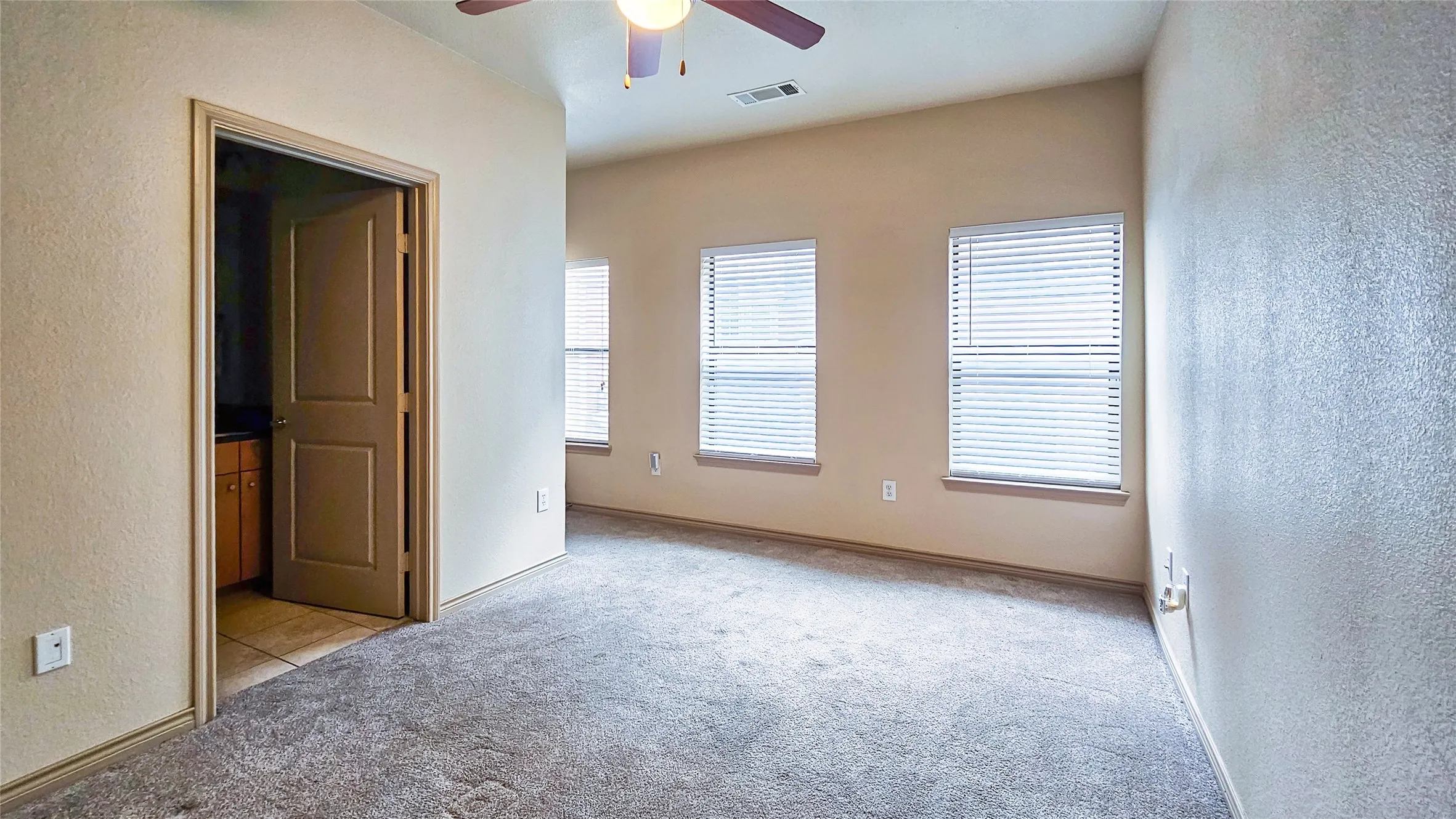 A different angle of the room