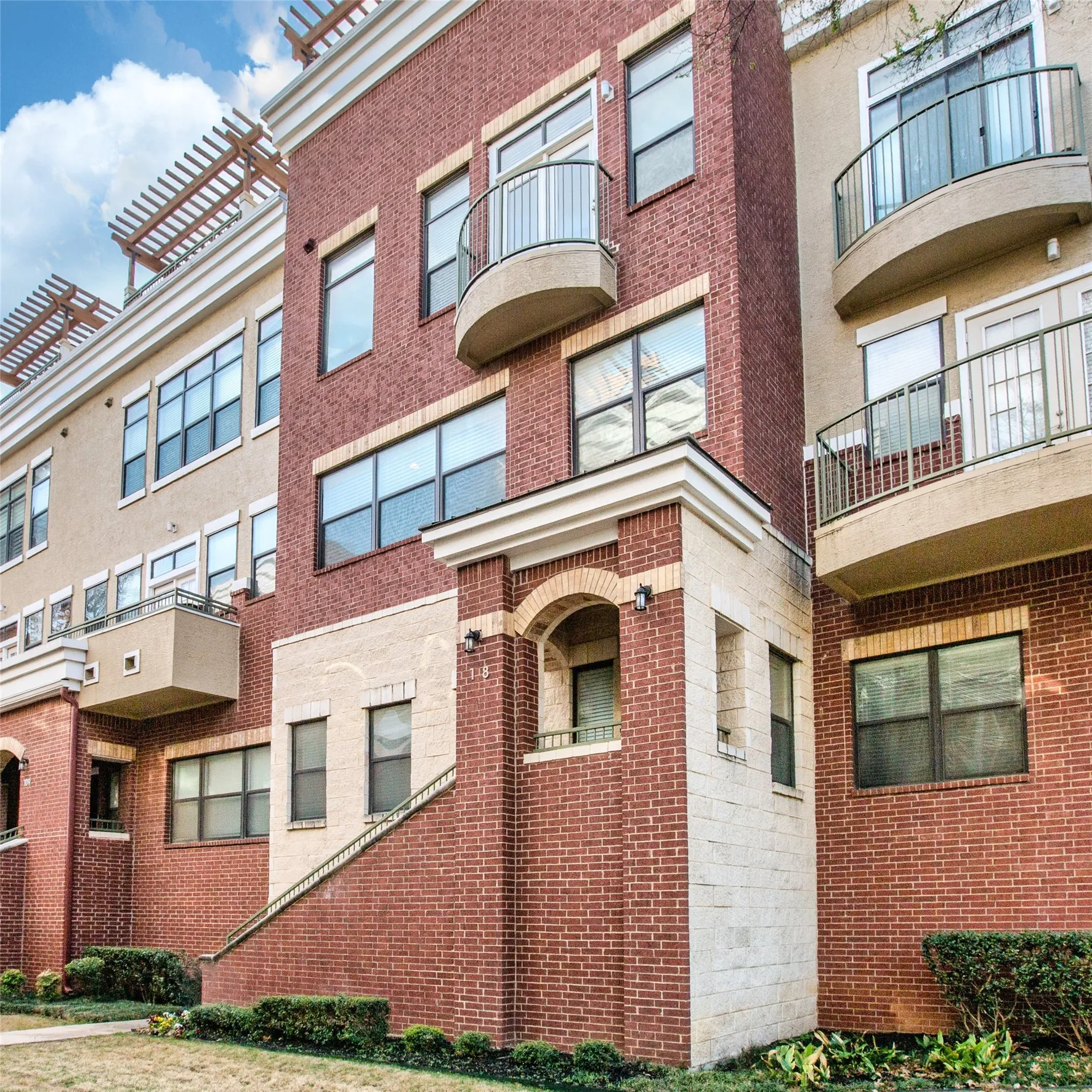 Condominium For Sale in Tarrant County , 1201 Beaconsfield Lane 108, Arlington, Texas 76011, 3 Bedroom, 4 Bathroom, 2 Garage spaces, 1,955 Sqft, built in 2008, Preowned, mls#21208168, Real Estate Agent in Arlington, Homes For Sale in Tarrant county, Homes For Sale in Arlington, Realtor in Arlington Texas, Real Estate Brokerage Independent Realty Texas, Luminita Cordes Realtor