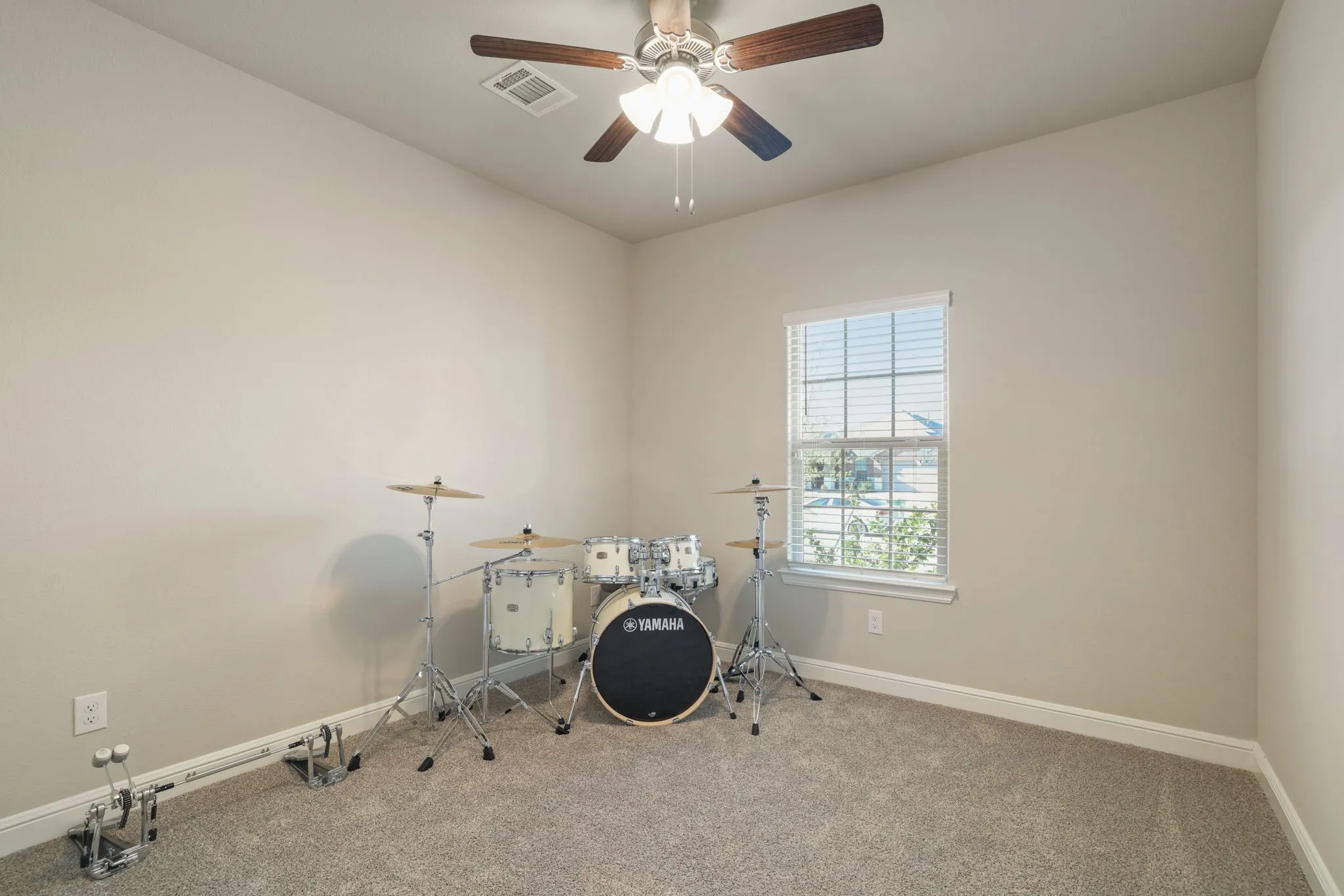 Misc room featuring carpet floors and ceiling fan
