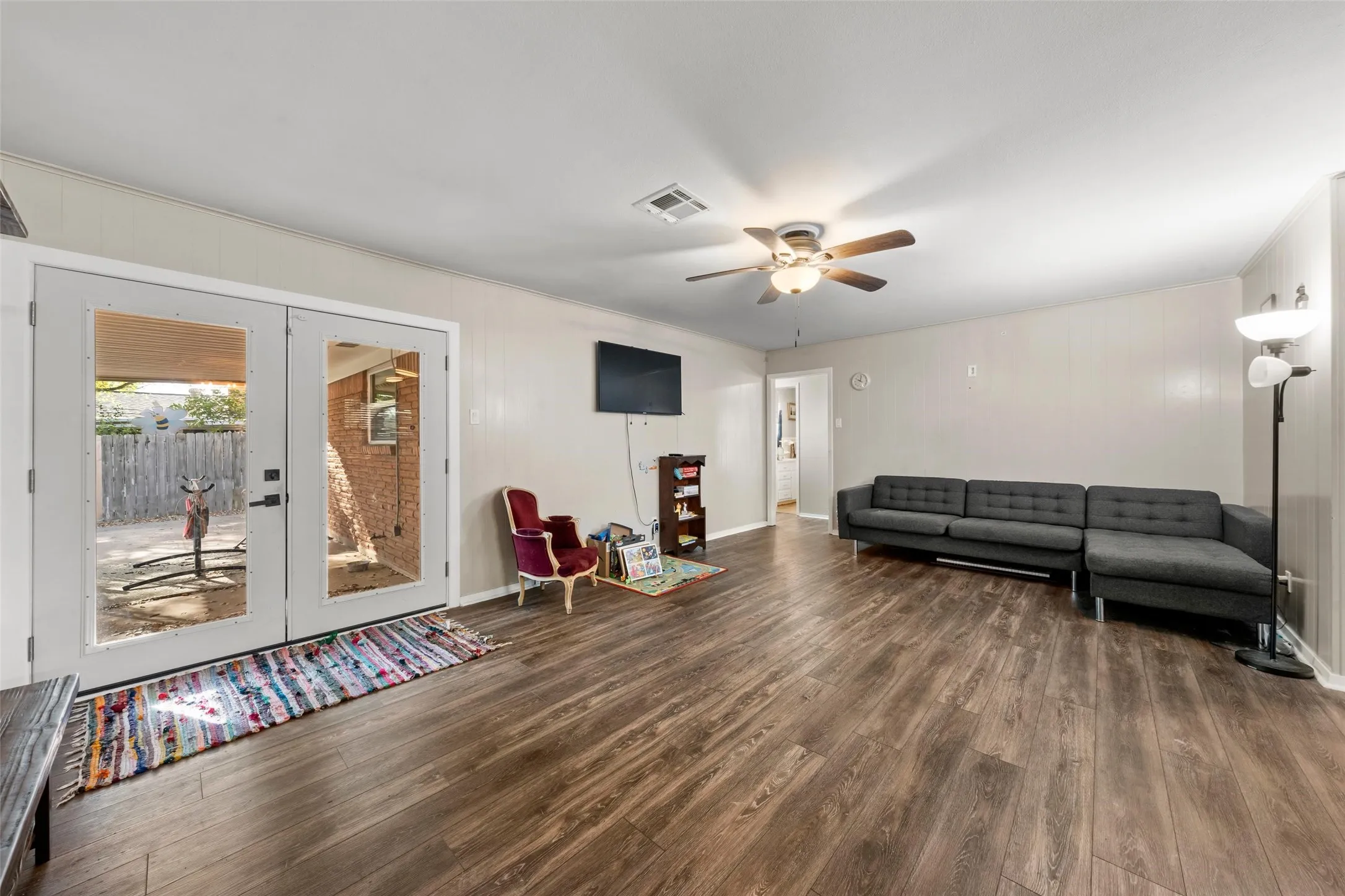Single Family Residence For Sale in Mc Lennan County , 5907 Caldwell Street, Waco, Texas 76710, 3 Bedroom, 2 Bathroom, 2 Garage spaces, 1,556 Sqft, built in 1964, mls#21210101, Real Estate Agent in Waco, Homes For Sale in Mc Lennan county, Homes For Sale in Waco, Realtor in Waco Texas, Real Estate Brokerage Independent Realty Texas, Luminita Cordes Realtor