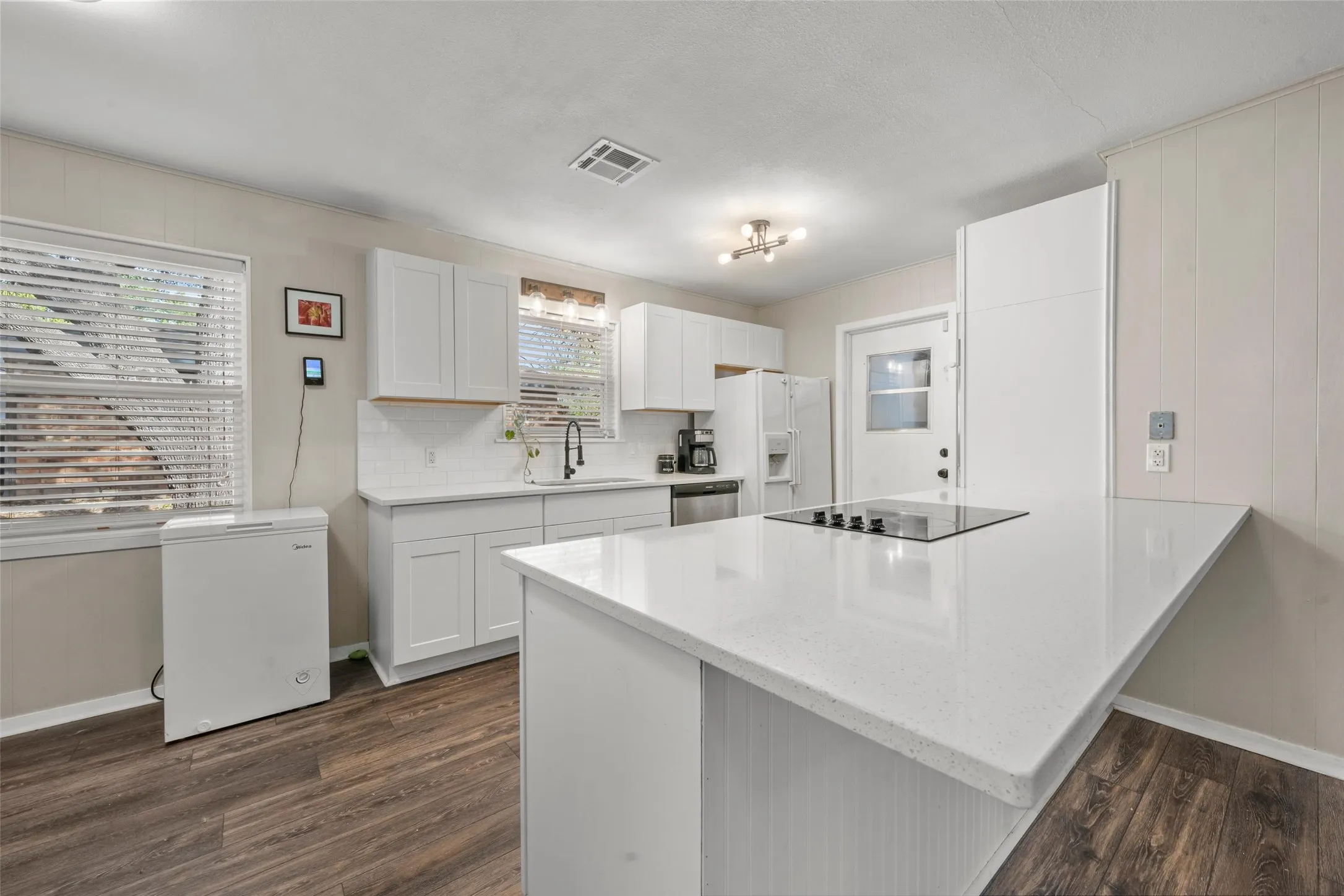 Single Family Residence For Sale in Mc Lennan County , 5907 Caldwell Street, Waco, Texas 76710, 3 Bedroom, 2 Bathroom, 2 Garage spaces, 1,556 Sqft, built in 1964, mls#21210101, Real Estate Agent in Waco, Homes For Sale in Mc Lennan county, Homes For Sale in Waco, Realtor in Waco Texas, Real Estate Brokerage Independent Realty Texas, Luminita Cordes Realtor