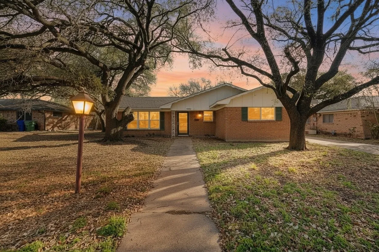 Single Family Residence For Sale in Mc Lennan County , 5907 Caldwell Street, Waco, Texas 76710, 3 Bedroom, 2 Bathroom, 2 Garage spaces, 1,556 Sqft, built in 1964, mls#21210101, Real Estate Agent in Waco, Homes For Sale in Mc Lennan county, Homes For Sale in Waco, Realtor in Waco Texas, Real Estate Brokerage Independent Realty Texas, Luminita Cordes Realtor