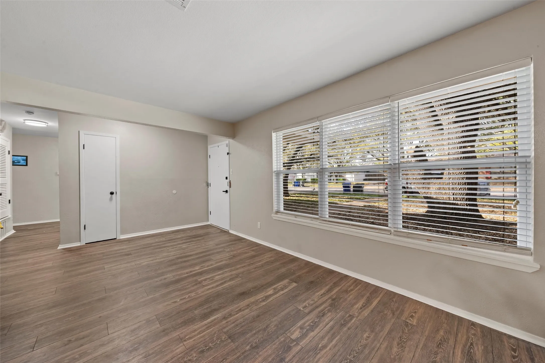 Single Family Residence For Sale in Mc Lennan County , 5907 Caldwell Street, Waco, Texas 76710, 3 Bedroom, 2 Bathroom, 2 Garage spaces, 1,556 Sqft, built in 1964, mls#21210101, Real Estate Agent in Waco, Homes For Sale in Mc Lennan county, Homes For Sale in Waco, Realtor in Waco Texas, Real Estate Brokerage Independent Realty Texas, Luminita Cordes Realtor