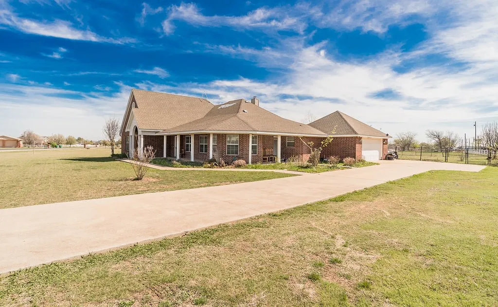 Single Family Residence For Sale in Tarrant County , 12338 Park Ridge Trail, Fort Worth, Texas 76179, 3 Bedroom, 2 Bathroom, 2 Garage spaces, 2,054 Sqft, built in 2007, mls#21215009, Real Estate Agent in Fort Worth, Homes For Sale in Tarrant county, Homes For Sale in Fort Worth, Realtor in Fort Worth Texas, Real Estate Brokerage Independent Realty Texas, Luminita Cordes Realtor