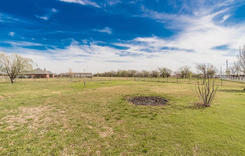 Single Family Residence For Sale in Tarrant County , 12338 Park Ridge Trail, Fort Worth, Texas 76179, 3 Bedroom, 2 Bathroom, 2 Garage spaces, 2,054 Sqft, built in 2007, mls#21215009, Real Estate Agent in Fort Worth, Homes For Sale in Tarrant county, Homes For Sale in Fort Worth, Realtor in Fort Worth Texas, Real Estate Brokerage Independent Realty Texas, Luminita Cordes Realtor